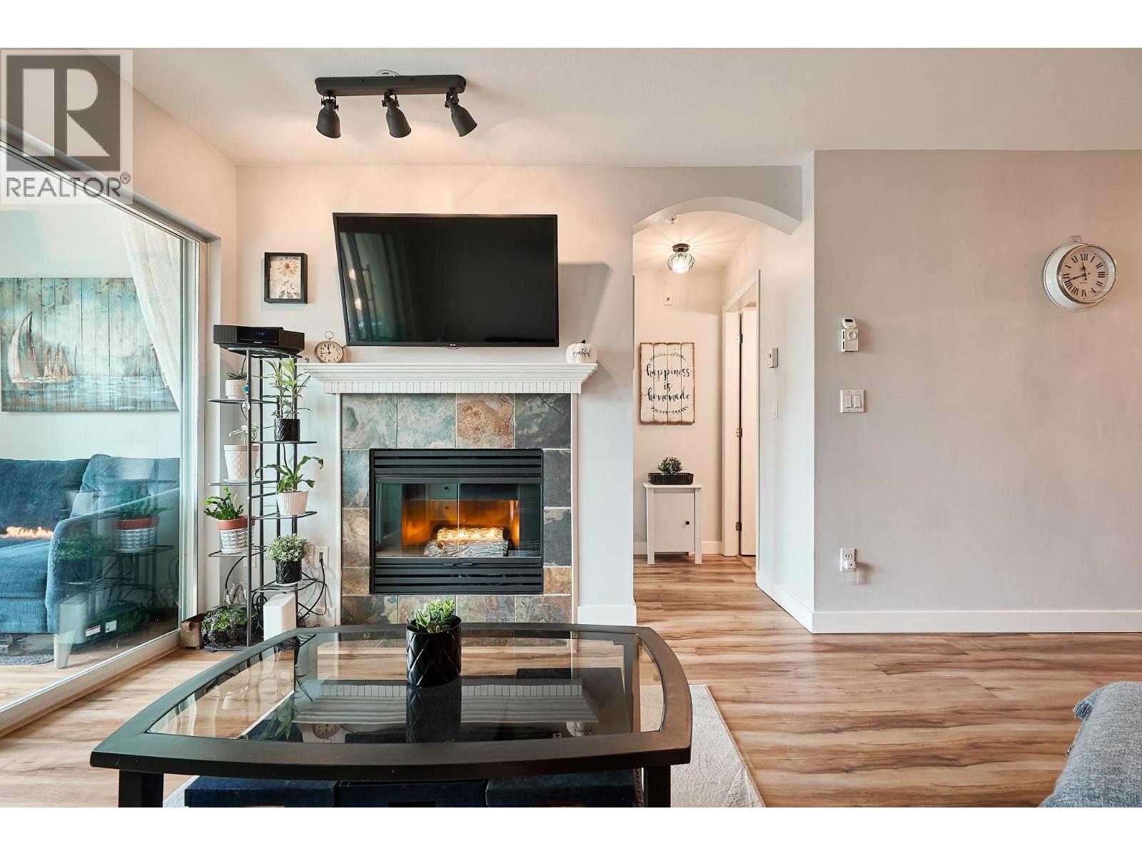 305 155 E 3rd Street, North Vancouver, British Columbia  V7L 1E5 - Photo 8 - R3143395