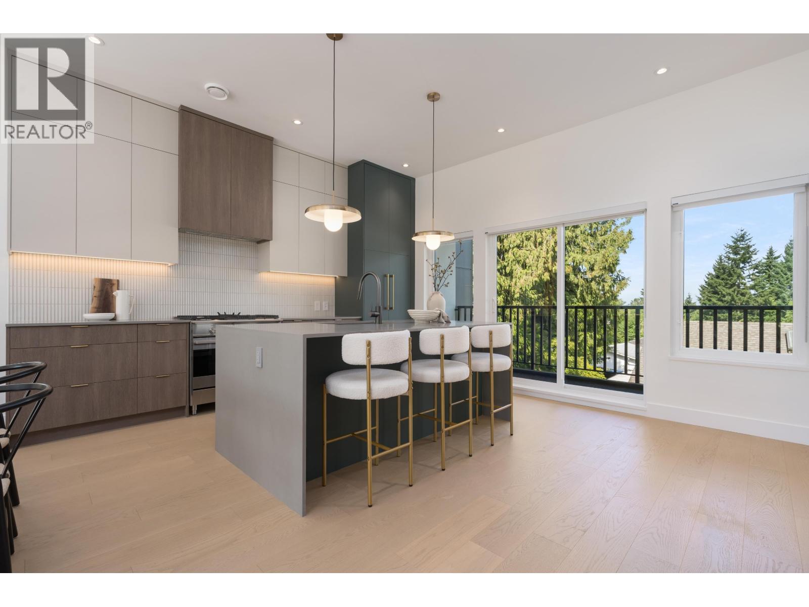 2 8483 16th Avenue, Burnaby, British Columbia  V3N 1S4 - Photo 5 - R3156795