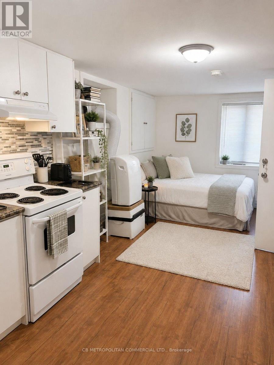 827 Dupont Street, Toronto, Ontario  M6G 1Z7 - Photo 3 - W13689716