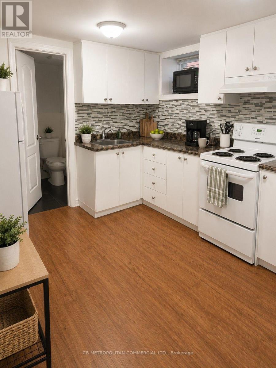 827 Dupont Street, Toronto, Ontario  M6G 1Z7 - Photo 4 - W13689716