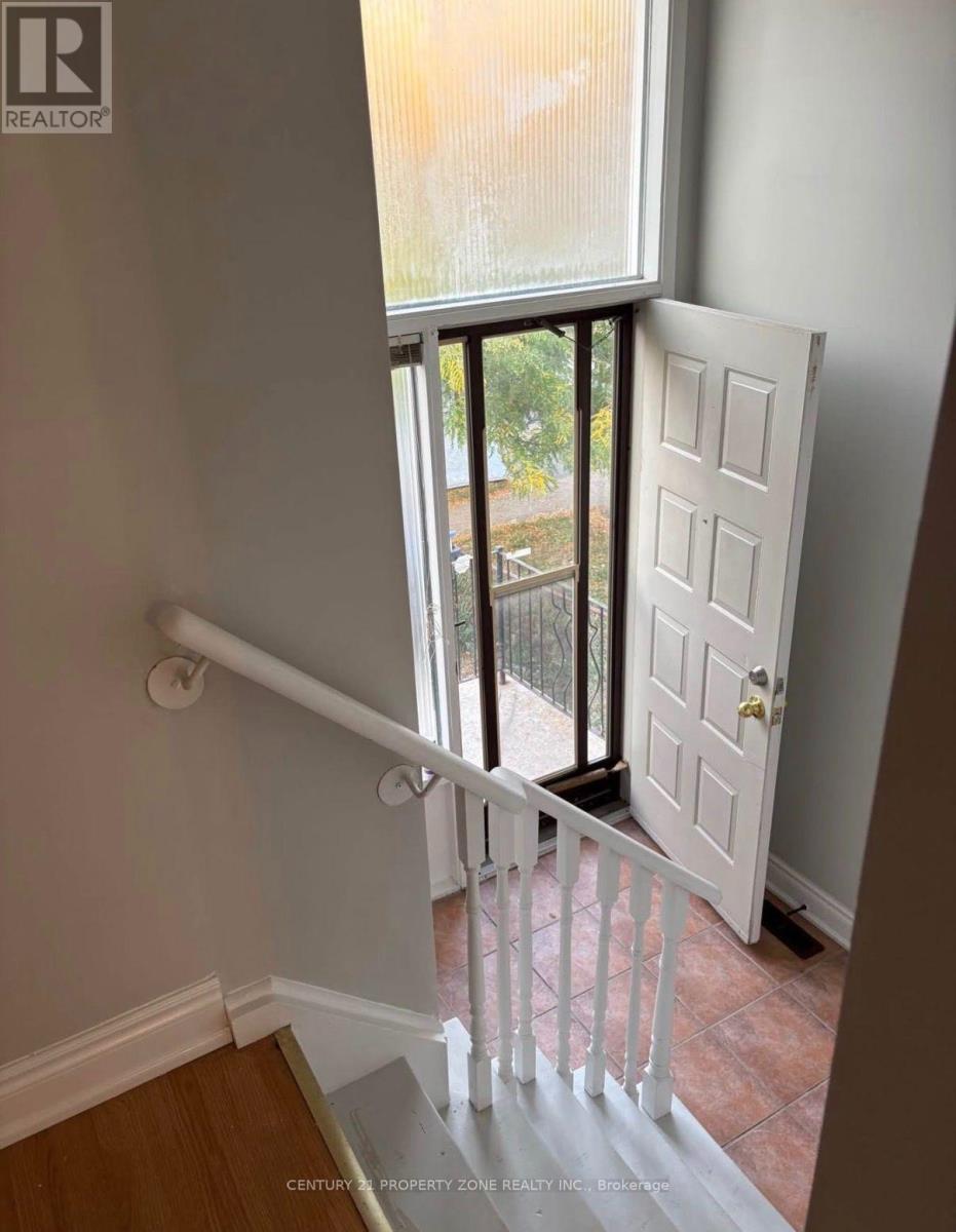 10 MARTINDALE CRESCENT, Brampton, Ontario