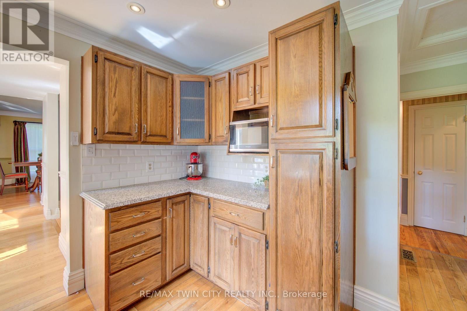 24 Forest Road, Cambridge, Ontario  N1S 3B2 - Photo 17 - X13689740
