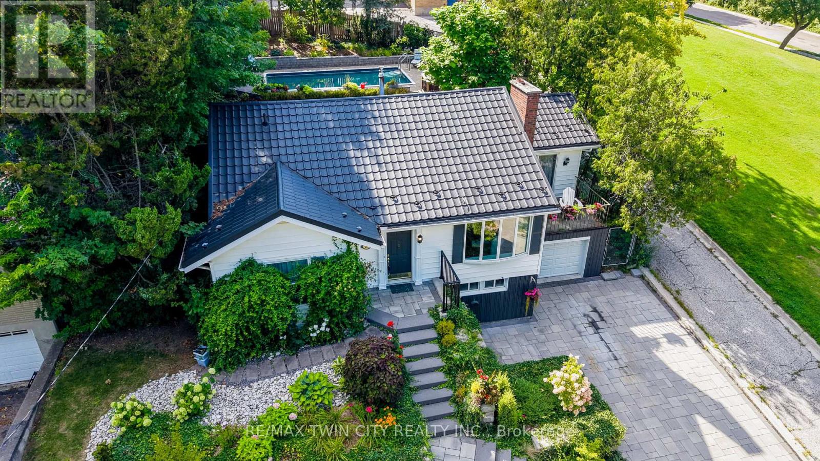 24 Forest Road, Cambridge, Ontario  N1S 3B2 - Photo 2 - X13689740
