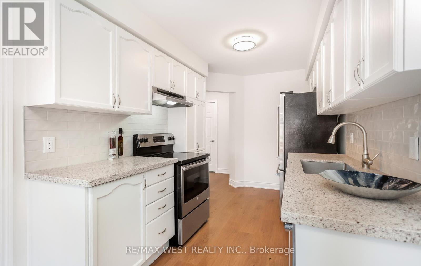 5239 Bushelgrove Circle, Mississauga, Ontario  L5M 6C5 - Photo 15 - W13689636