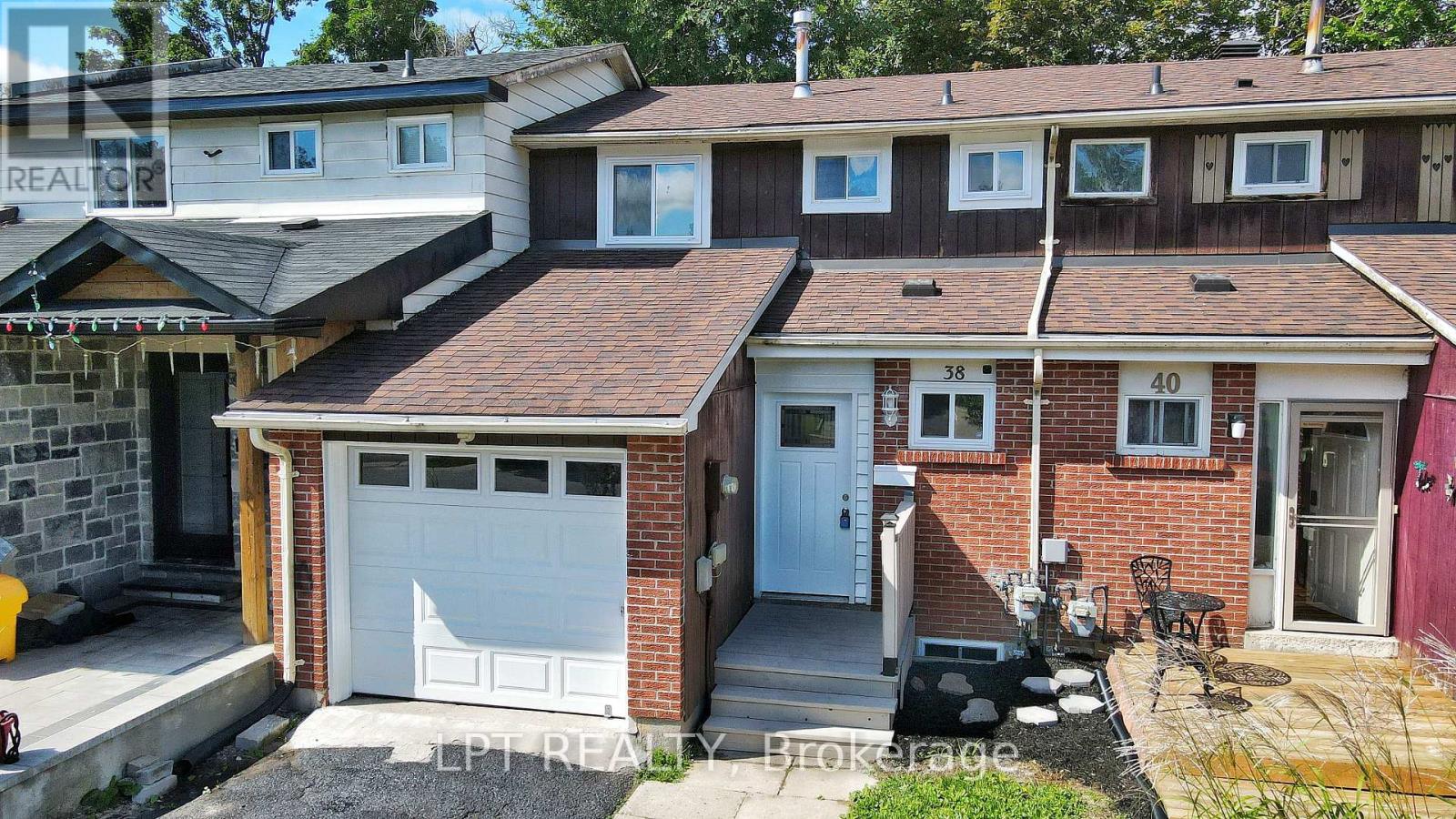 38 CHAUCER CRESCENT, Barrie, Ontario