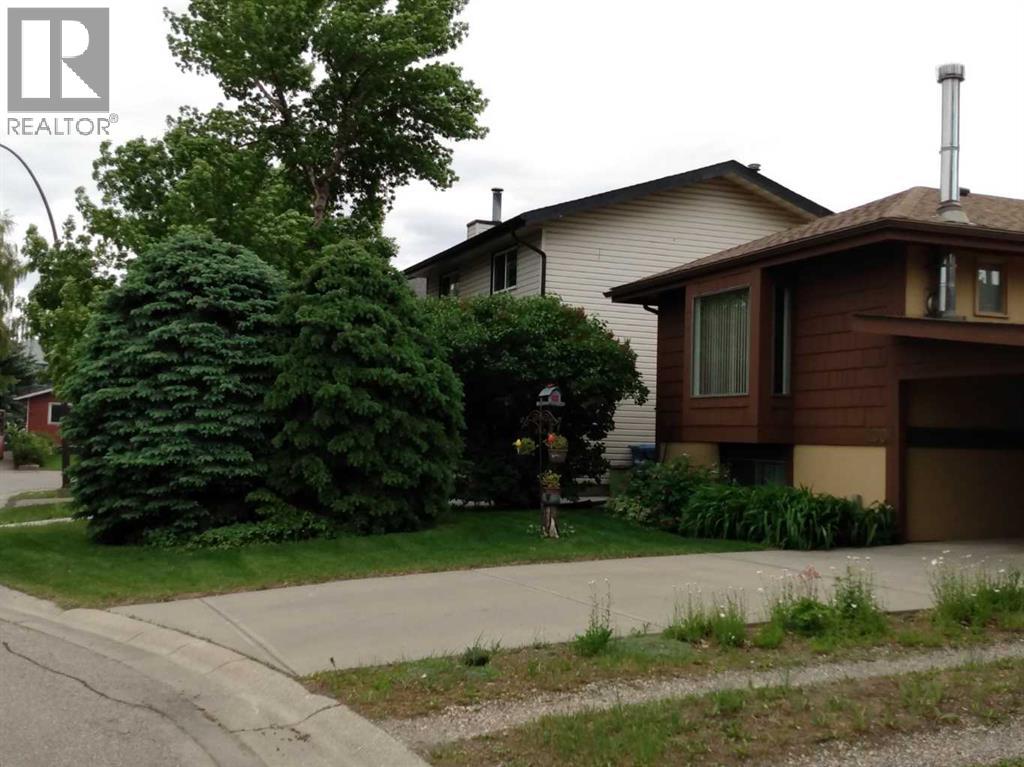 100 Doverglen Crescent SE, Calgary, Alberta  T2B 2P6 - Photo 3 - A2322434