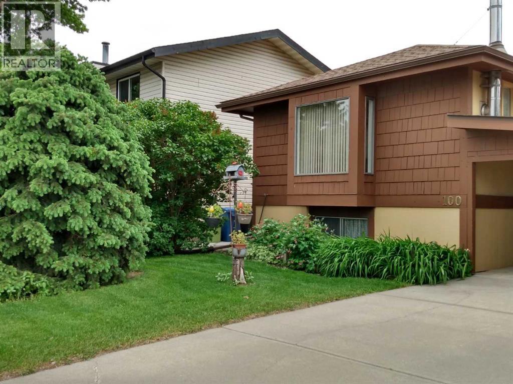 100 Doverglen Crescent SE, Calgary, Alberta  T2B 2P6 - Photo 2 - A2322434
