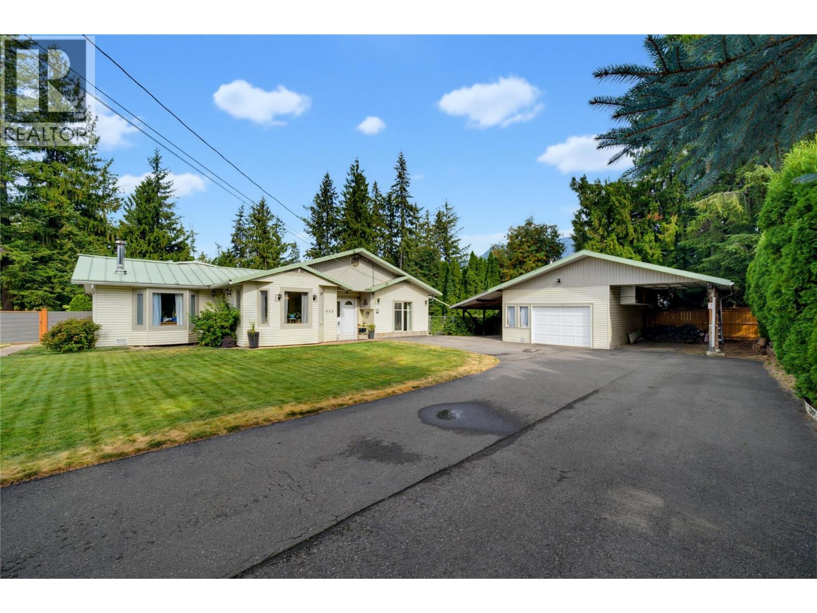 502 Maple Street, Sicamous, British Columbia