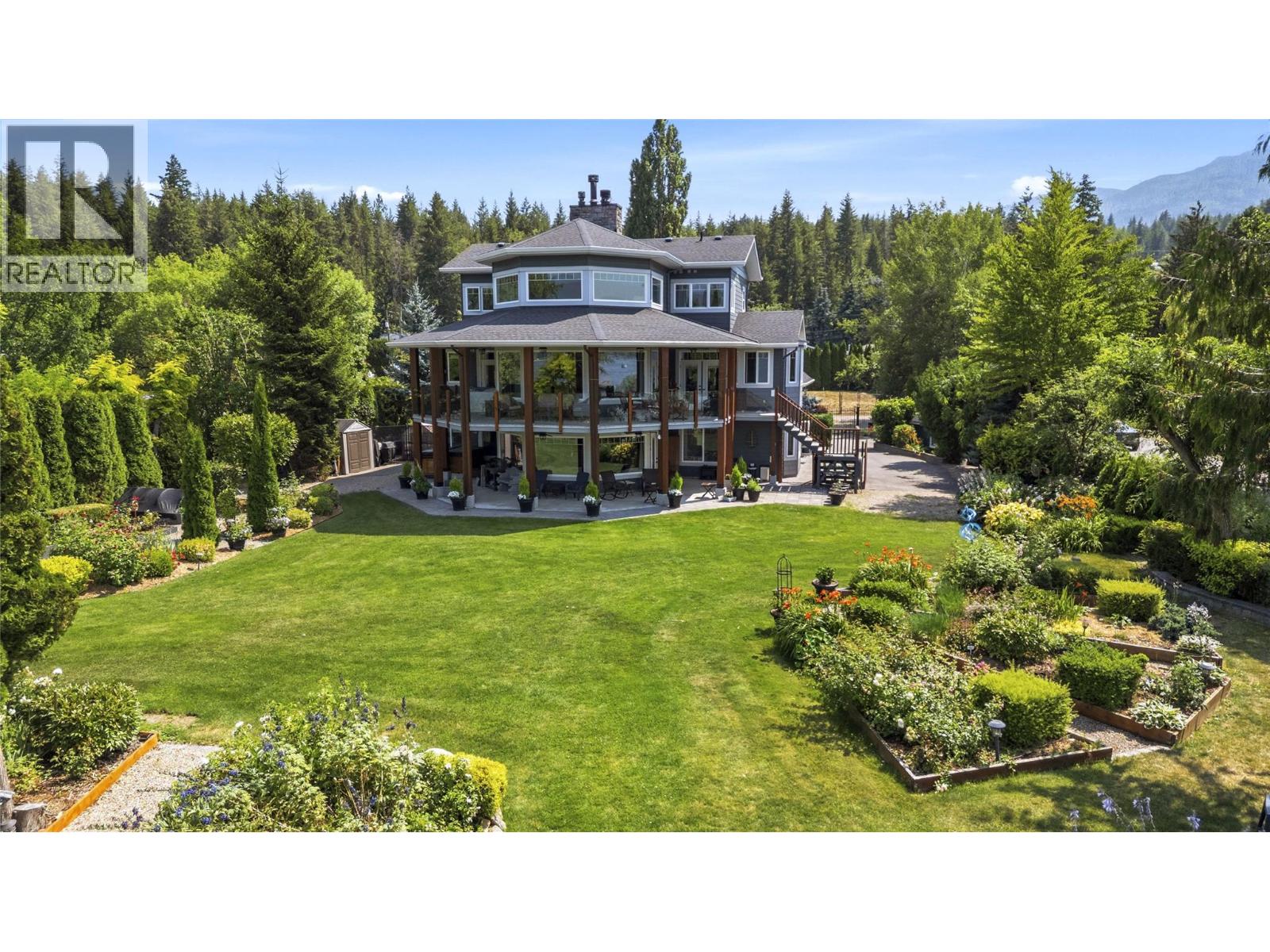 2868 Grant Road, Sorrento, British Columbia  V0E 2W0 - Photo 2 - 10394961