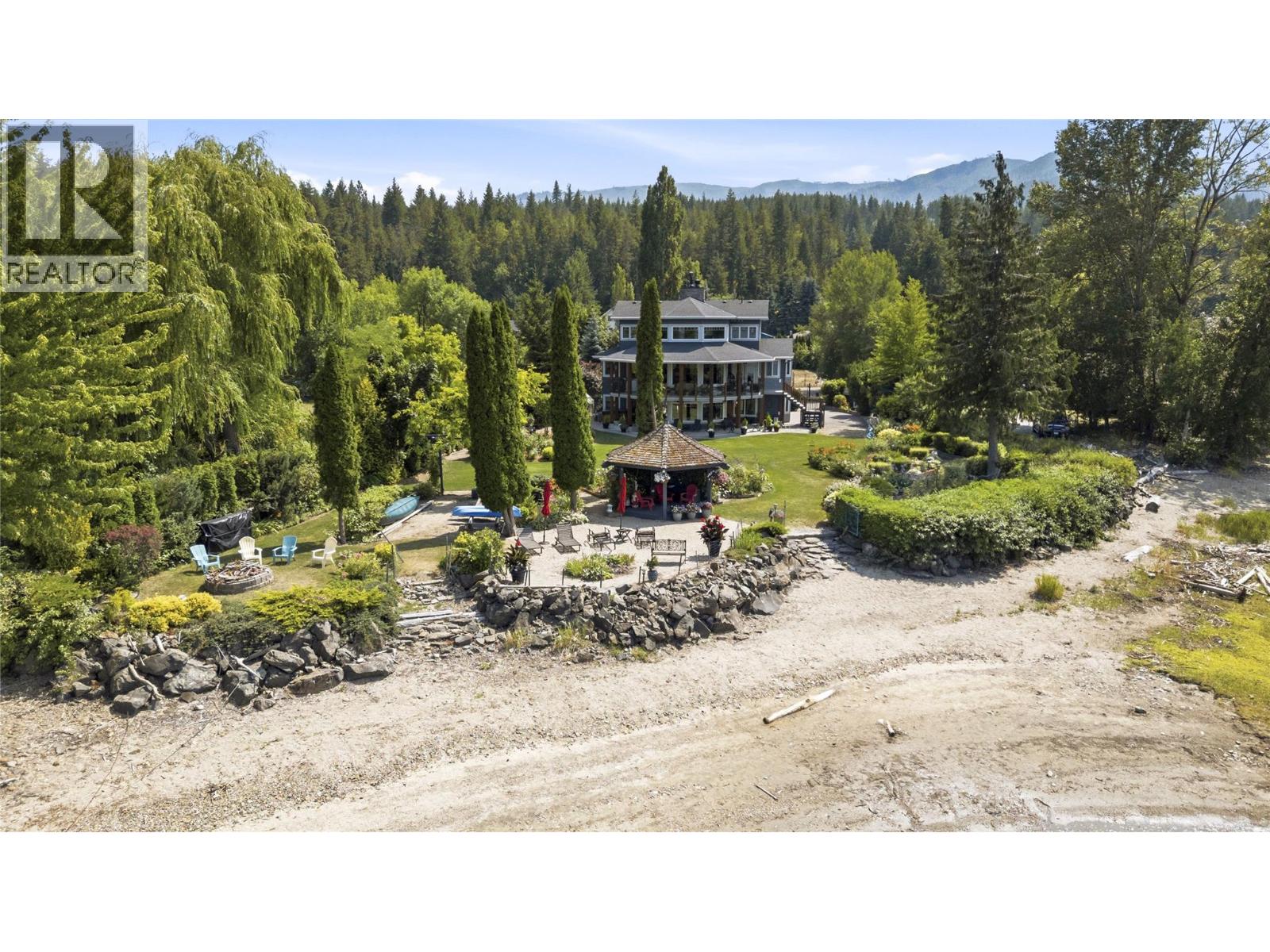 2868 Grant Road, Sorrento, British Columbia  V0E 2W0 - Photo 4 - 10394961