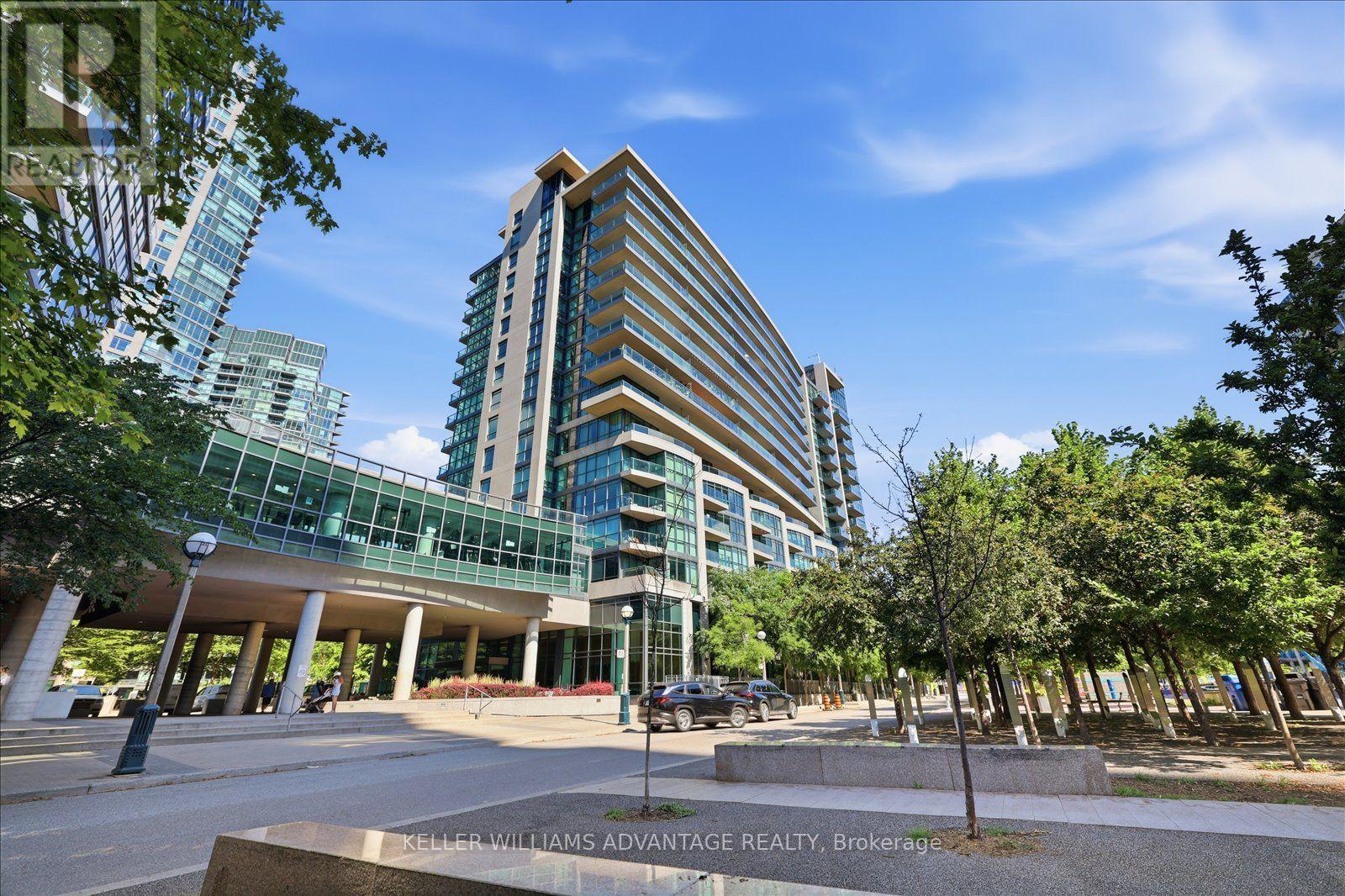<div class="slider-price">$699,000</div><p>1170 - 209 Fort York Boulevard, Toronto, Ontario</p>