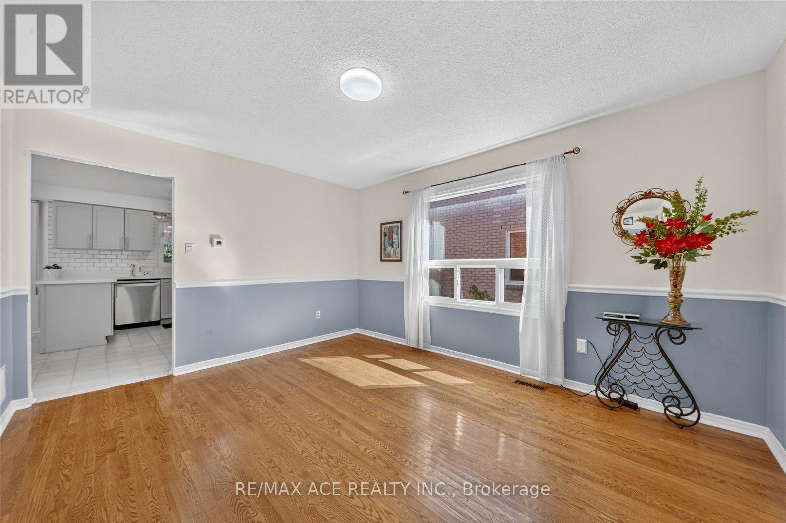 2504 Linwood Street, Pickering, Ontario  L1X 2P6 - Photo 13 - E13689802