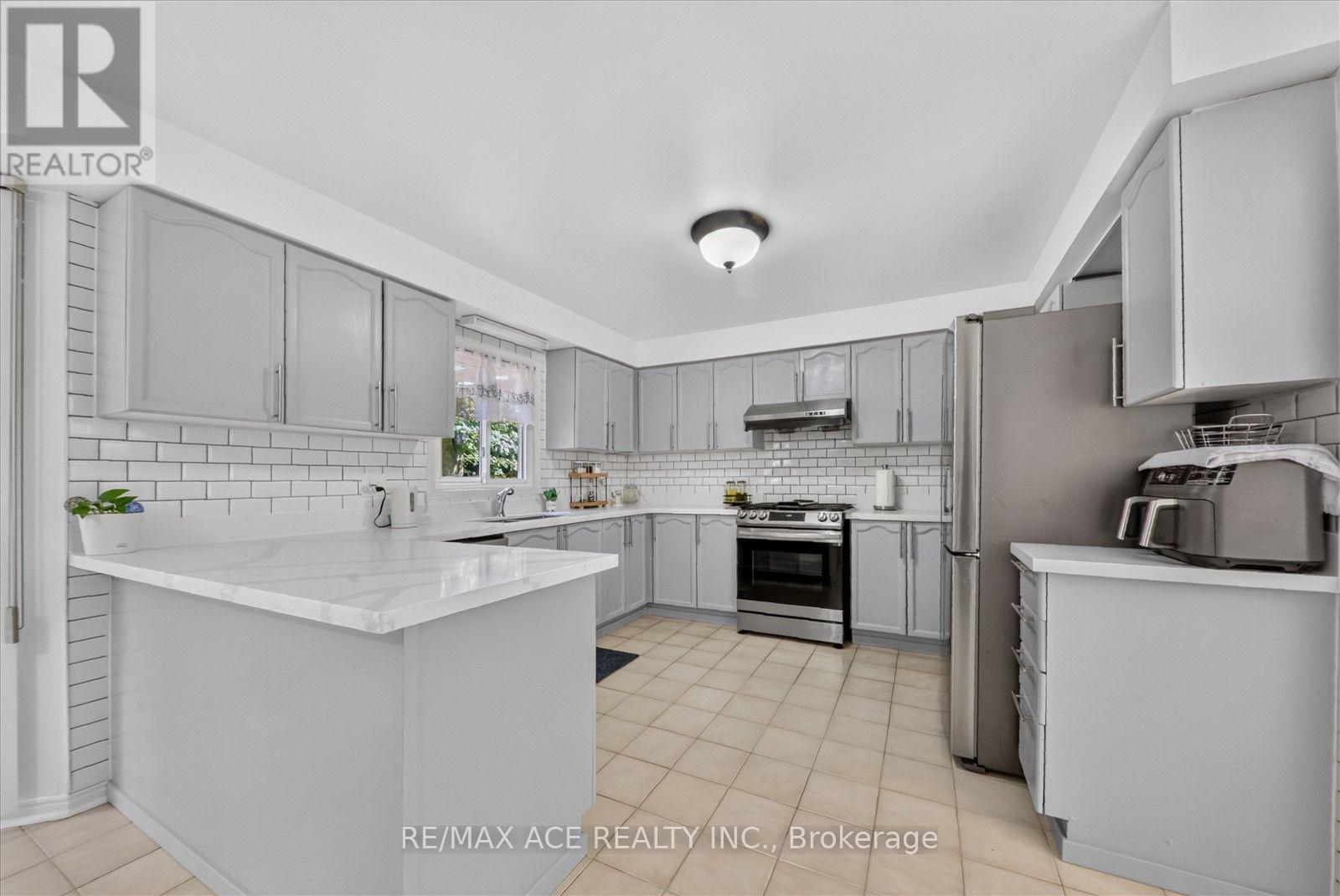 2504 Linwood Street, Pickering, Ontario  L1X 2P6 - Photo 15 - E13689802