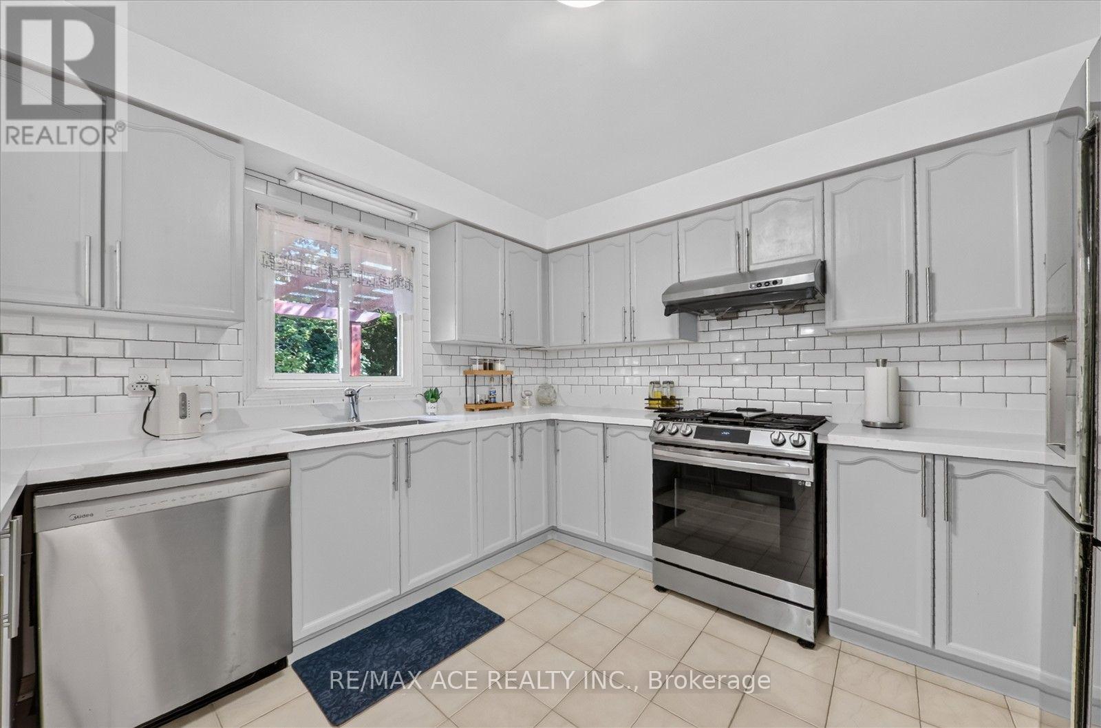 2504 Linwood Street, Pickering, Ontario  L1X 2P6 - Photo 16 - E13689802