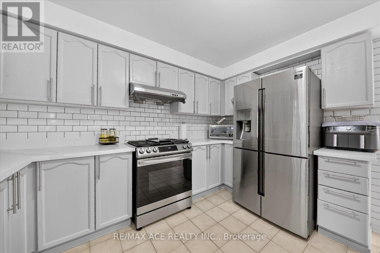 2504 Linwood Street, Pickering, Ontario  L1X 2P6 - Photo 17 - E13689802