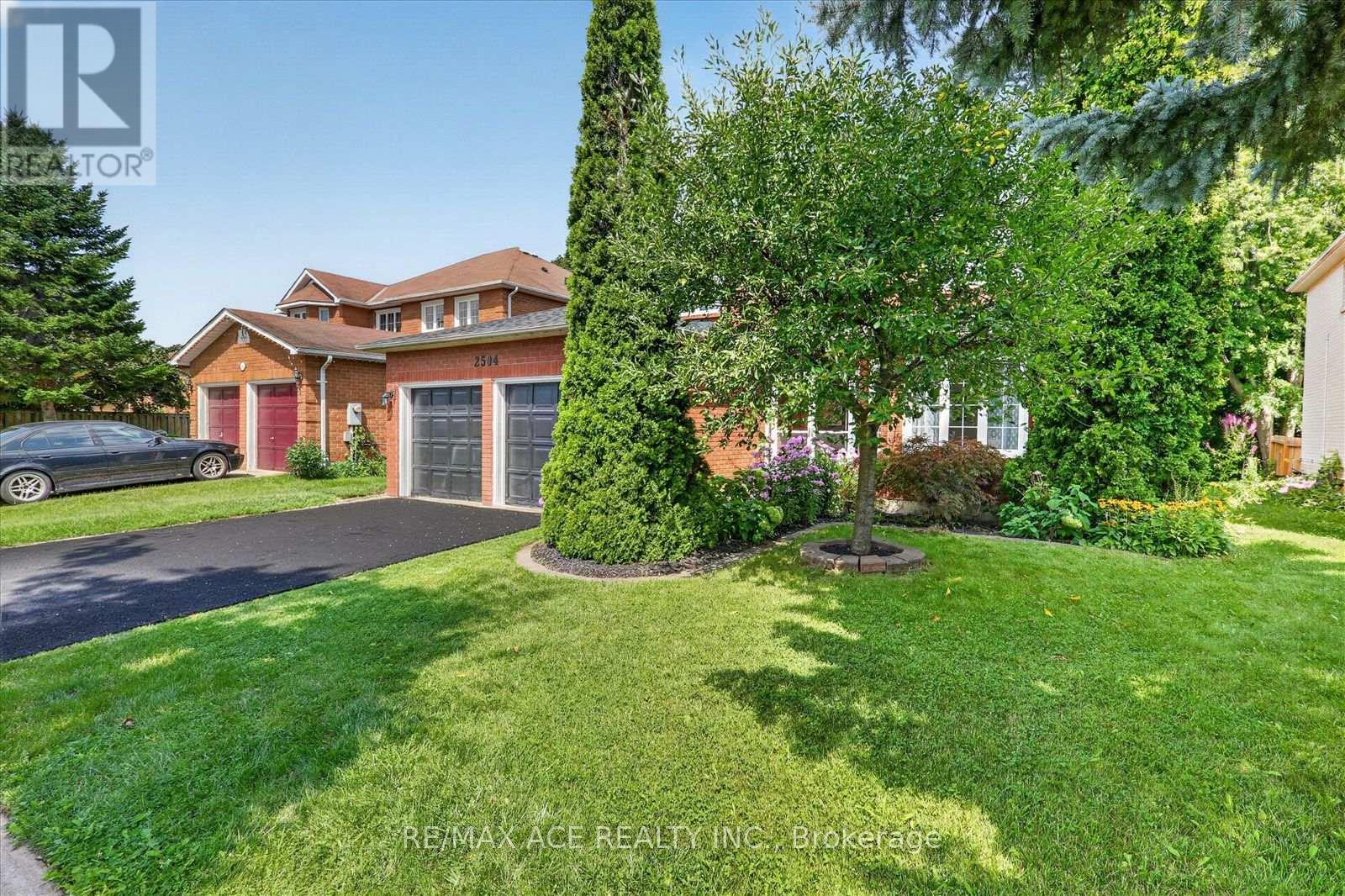 2504 Linwood Street, Pickering, Ontario  L1X 2P6 - Photo 3 - E13689802