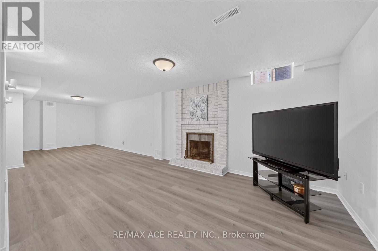 2504 Linwood Street, Pickering, Ontario  L1X 2P6 - Photo 39 - E13689802