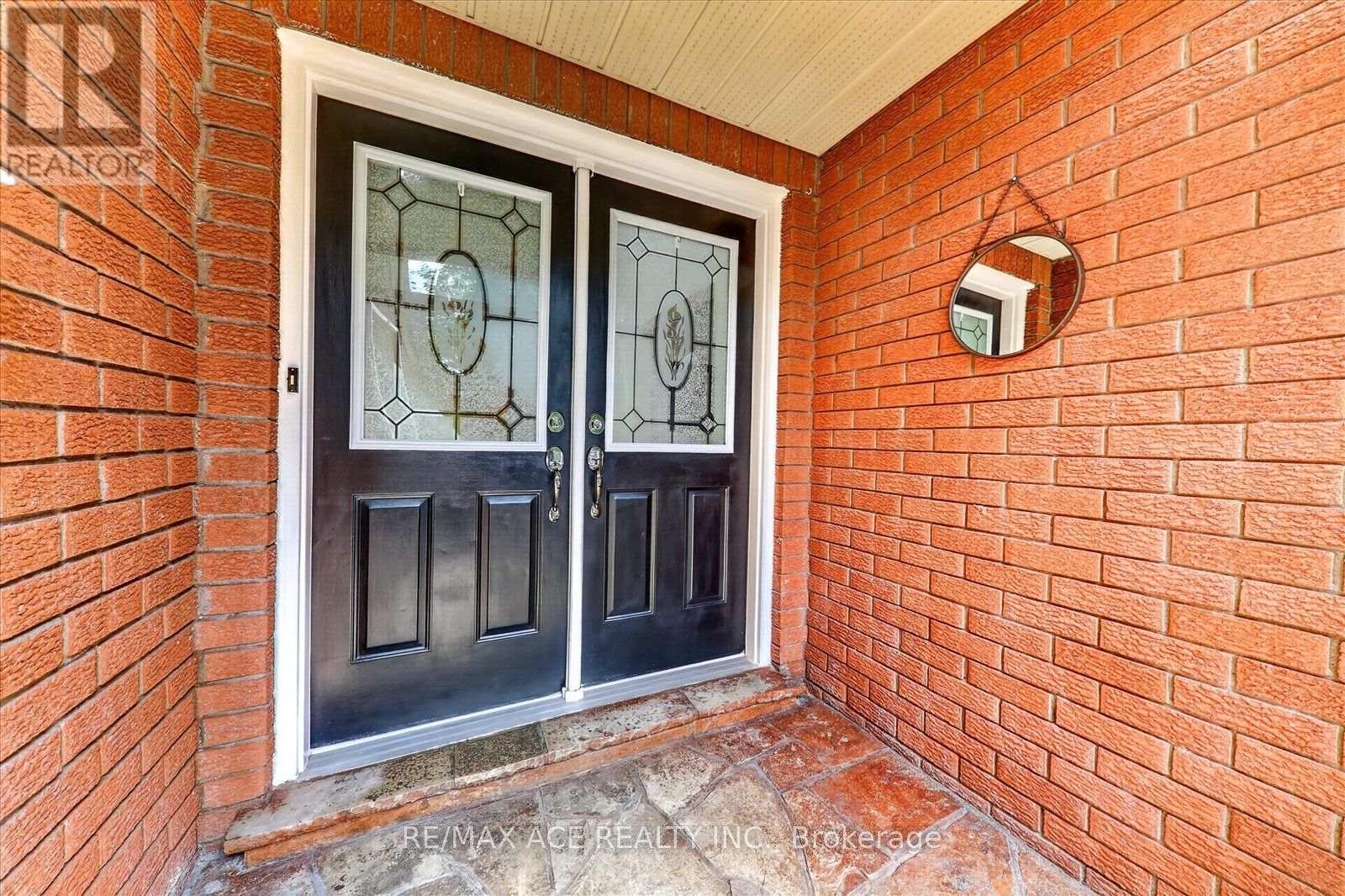 2504 Linwood Street, Pickering, Ontario  L1X 2P6 - Photo 8 - E13689802