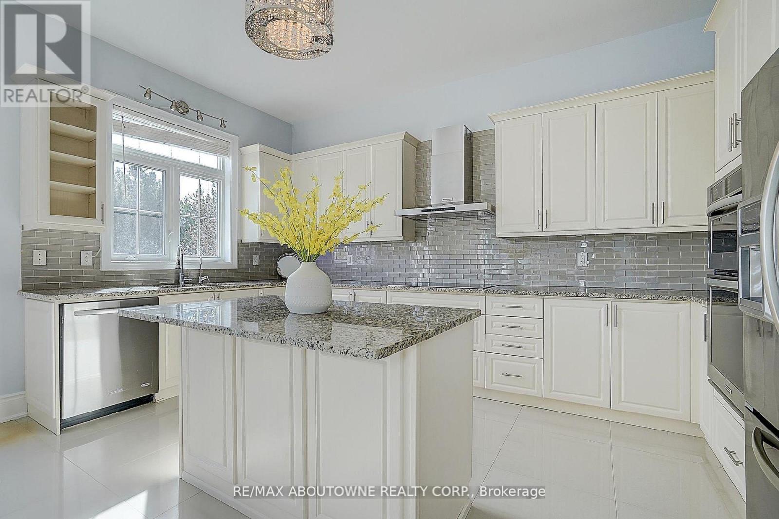 16 Gracedale Drive, Richmond Hill, Ontario  L4C 0Y3 - Photo 16 - N13689838