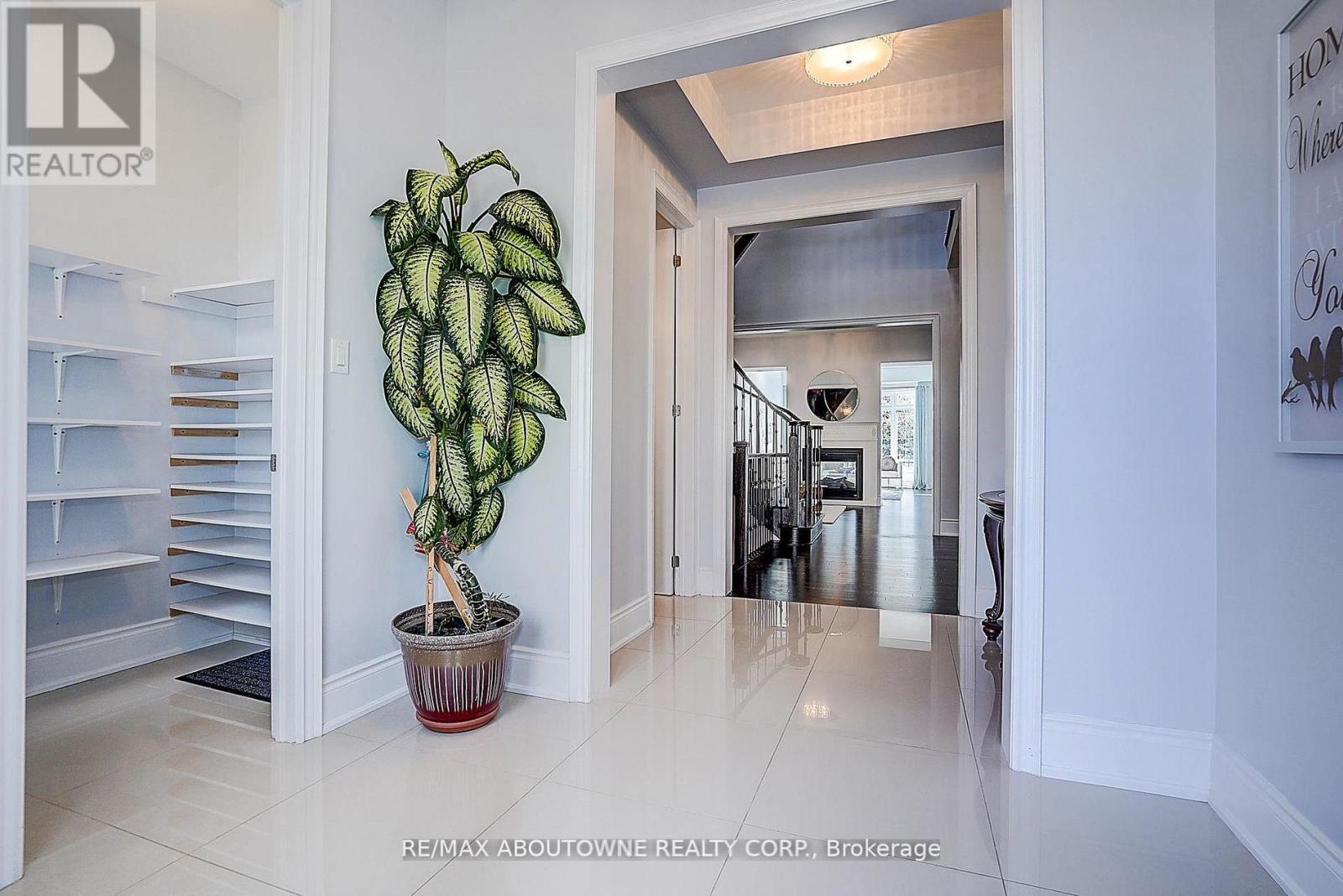 16 Gracedale Drive, Richmond Hill, Ontario  L4C 0Y3 - Photo 3 - N13689838