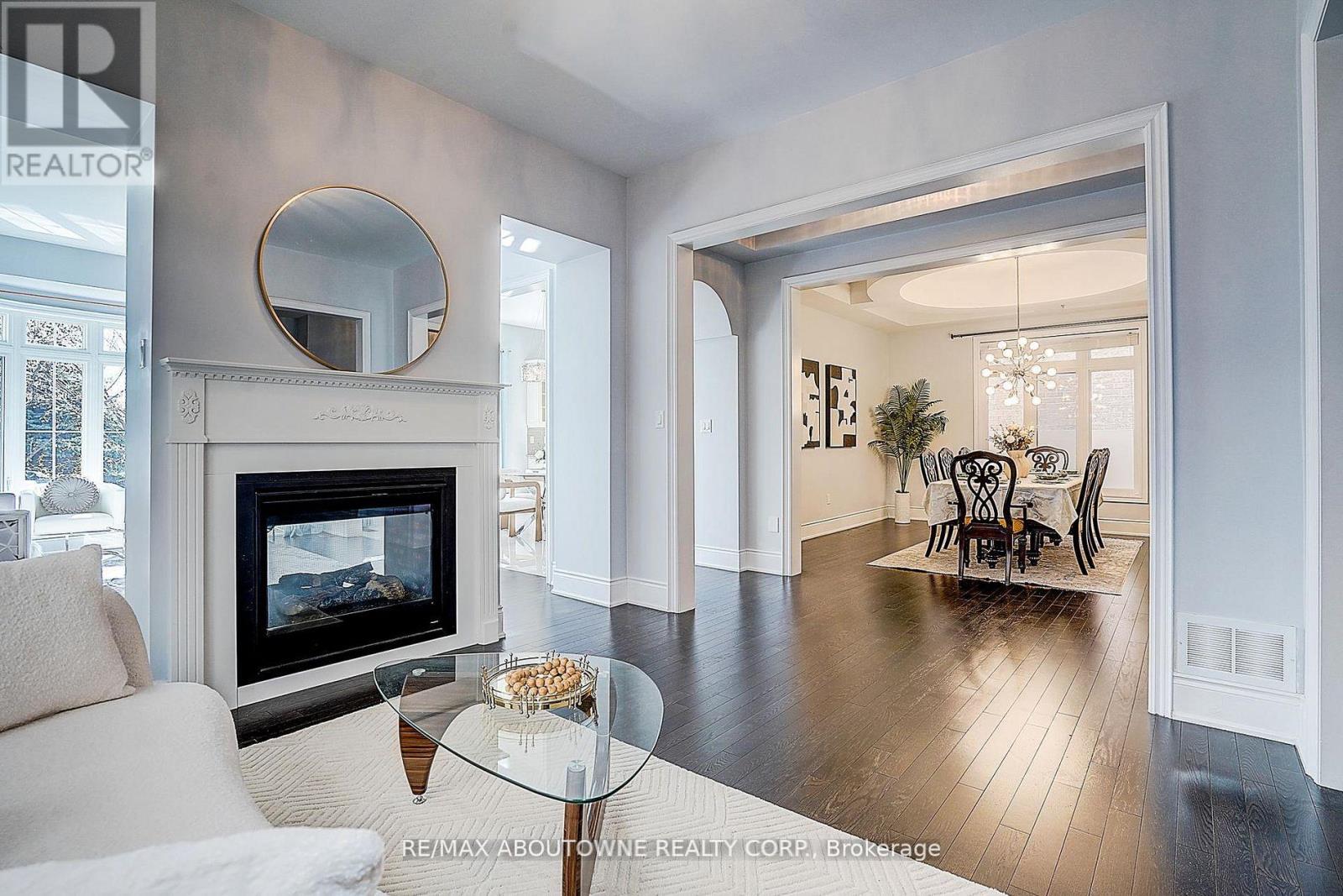 16 Gracedale Drive, Richmond Hill, Ontario  L4C 0Y3 - Photo 6 - N13689838
