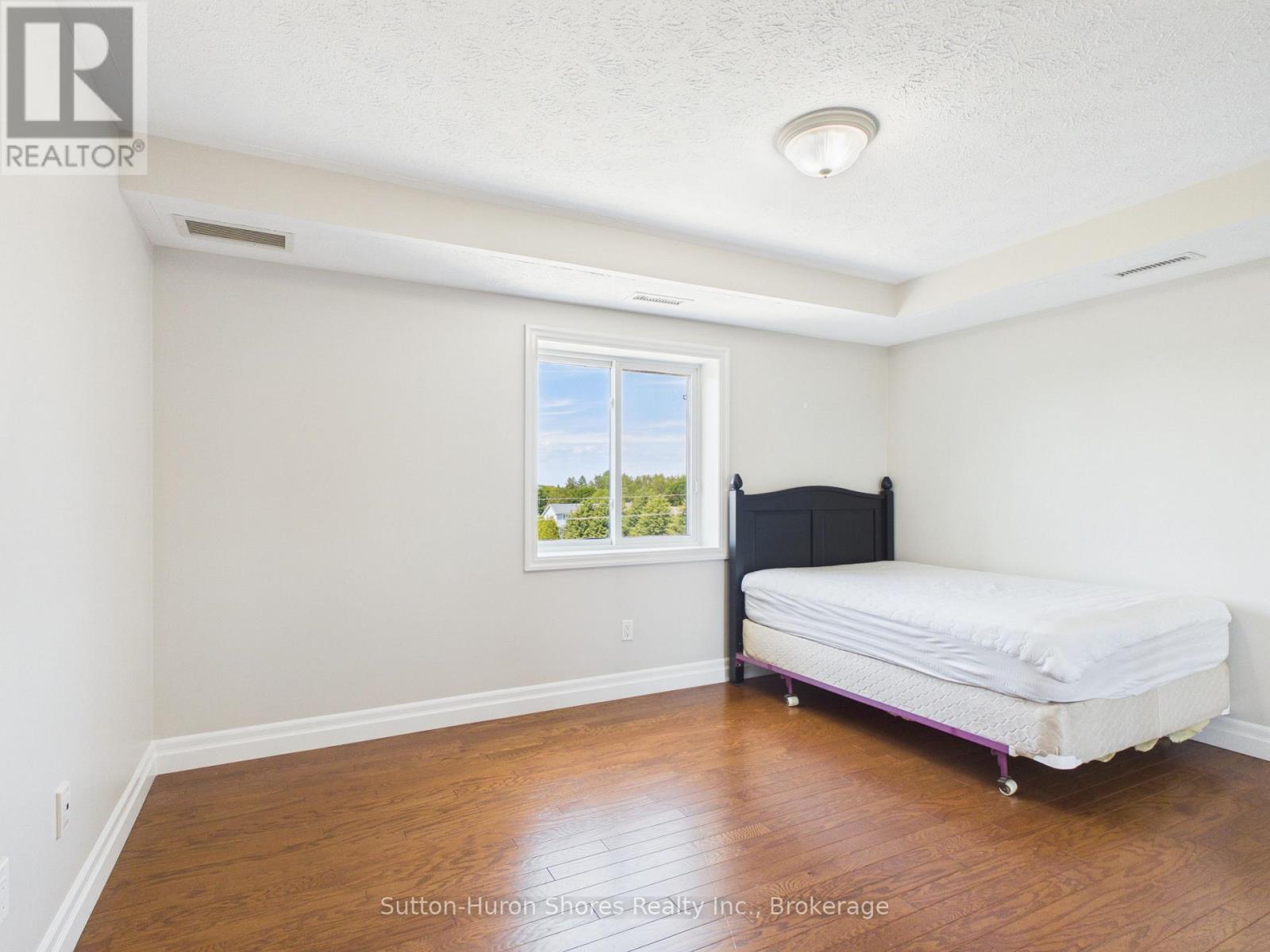 402 - 221 Adelaide Street, Saugeen Shores, Ontario  N0H 2L0 - Photo 12 - X13689832