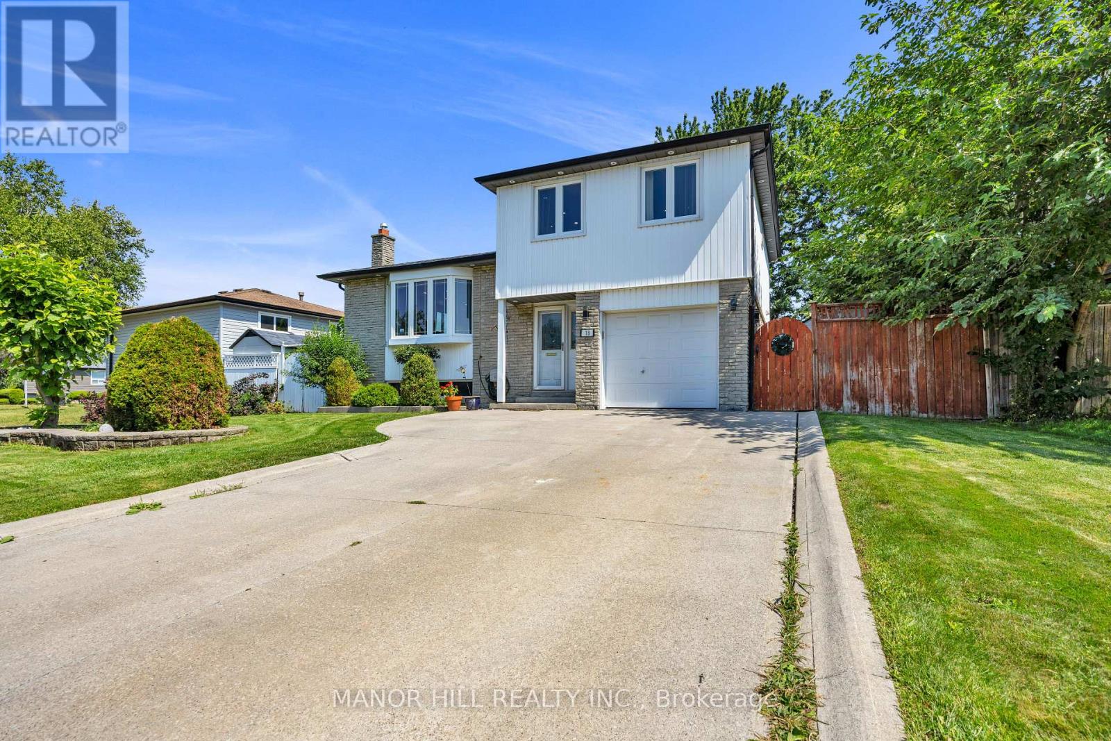 18 GREENBRIAR ROAD, Brampton, Ontario