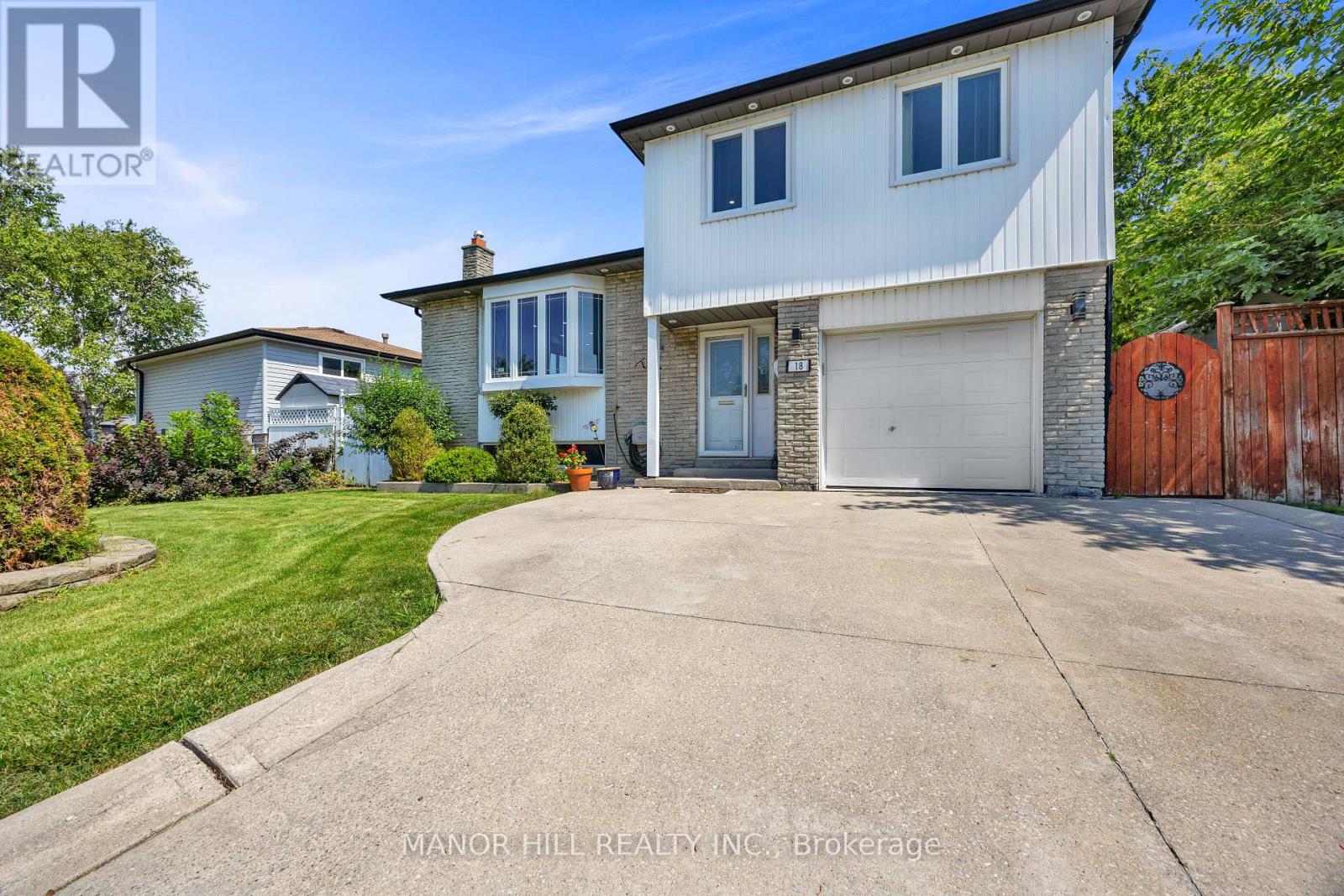 18 Greenbriar Road, Brampton, Ontario  L6S 1V9 - Photo 2 - W13689808