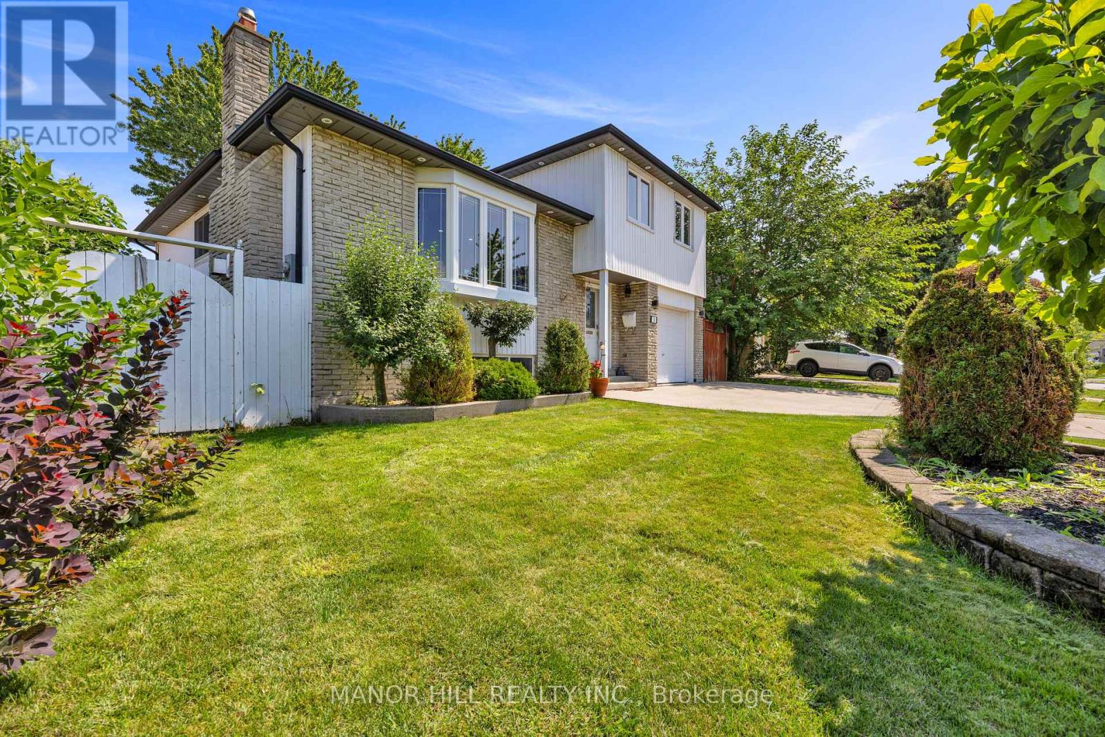 18 Greenbriar Road, Brampton, Ontario  L6S 1V9 - Photo 3 - W13689808