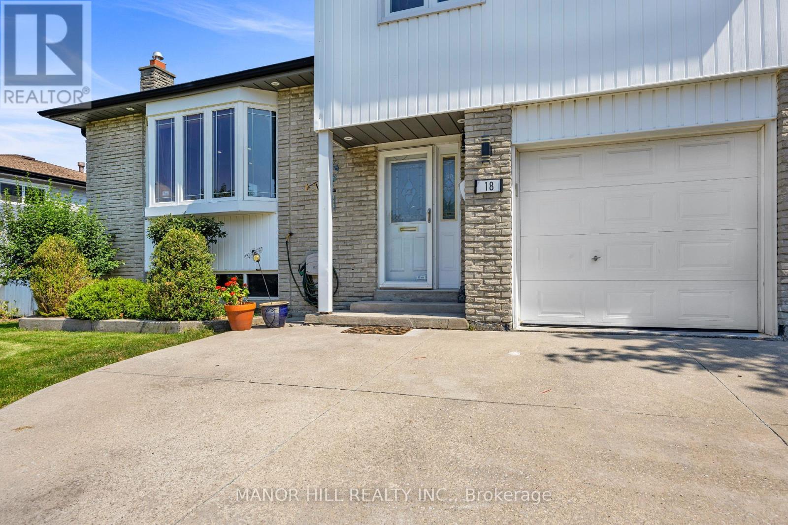 18 Greenbriar Road, Brampton, Ontario  L6S 1V9 - Photo 4 - W13689808