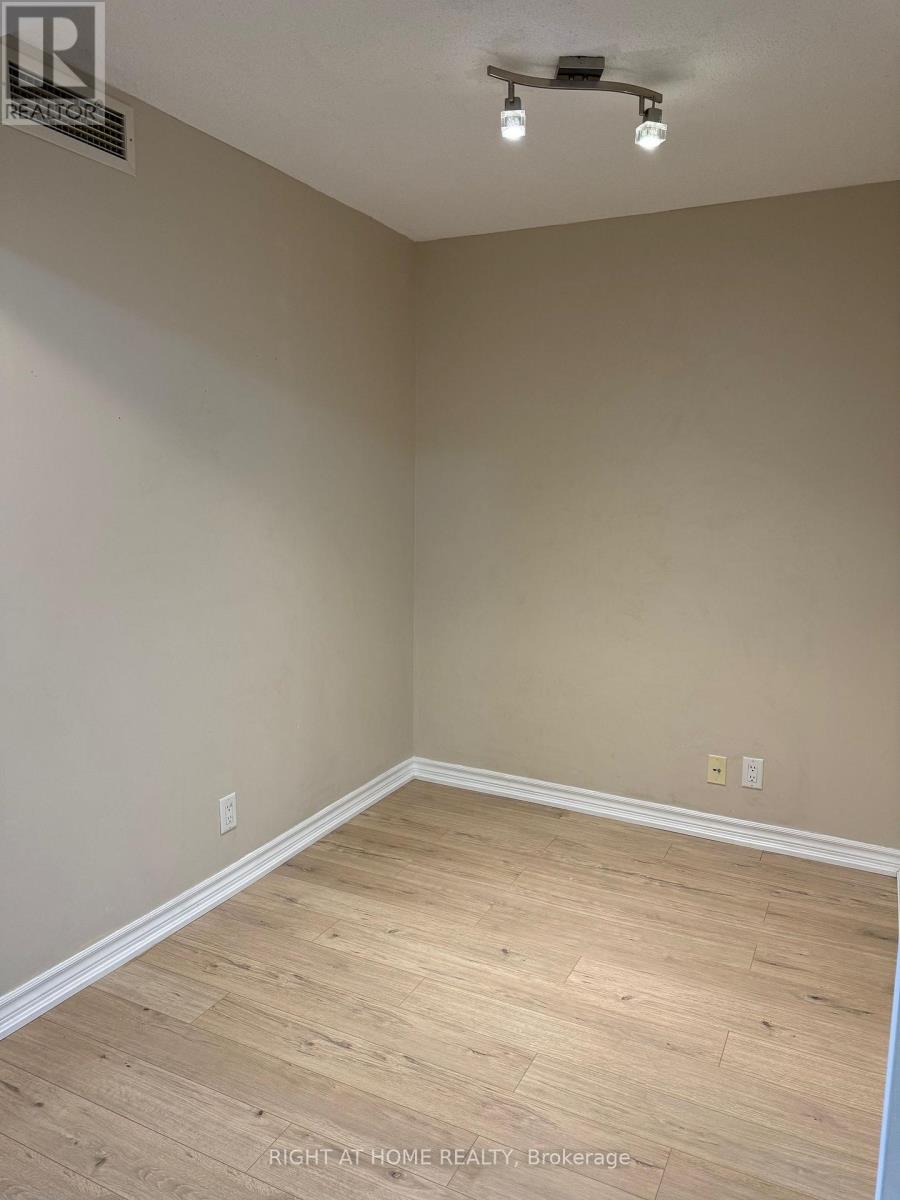 1212 - 1 Elm Drive, Mississauga, Ontario  L5B 4M1 - Photo 16 - W13689820