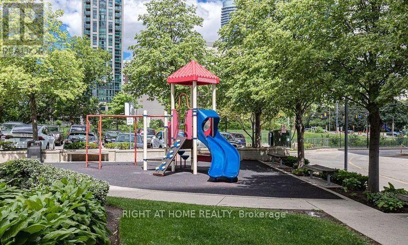 1212 - 1 Elm Drive, Mississauga, Ontario  L5B 4M1 - Photo 3 - W13689820