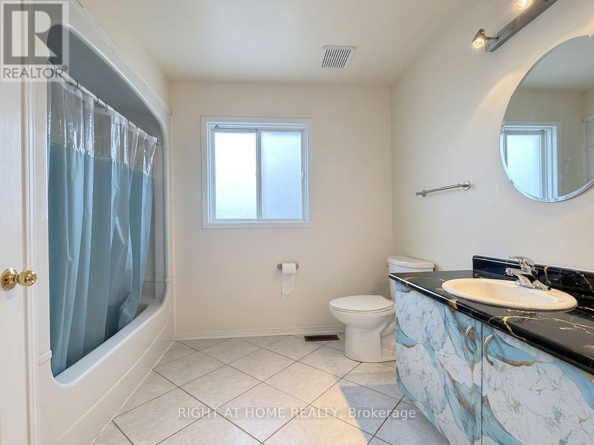 453 Levanna Lane, Oakville, Ontario  L6H 6B9 - Photo 7 - W13689822