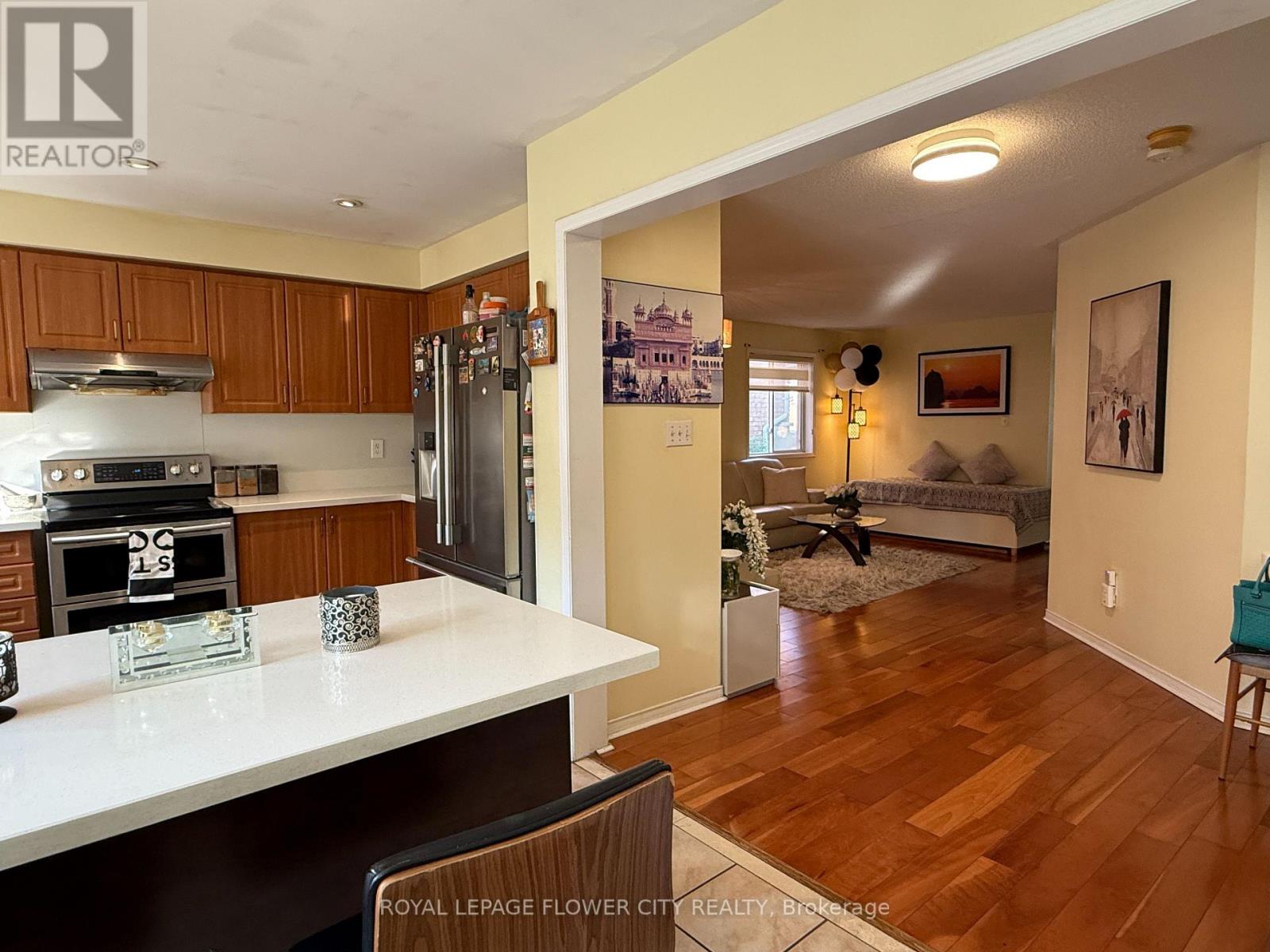 45 Charleswood Circle, Brampton, Ontario  L7A 1Z1 - Photo 12 - W13689834