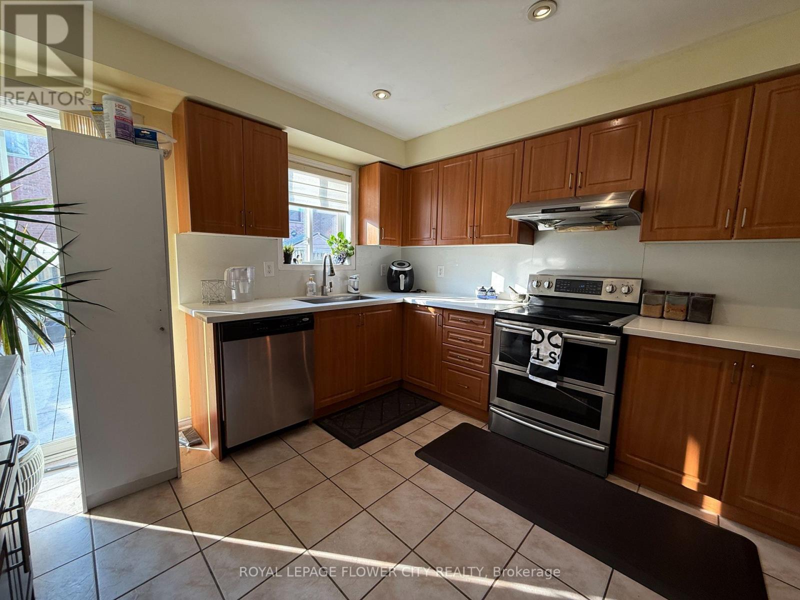 45 Charleswood Circle, Brampton, Ontario  L7A 1Z1 - Photo 14 - W13689834