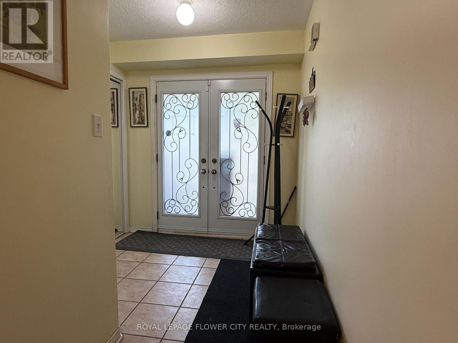 45 Charleswood Circle, Brampton, Ontario  L7A 1Z1 - Photo 6 - W13689834
