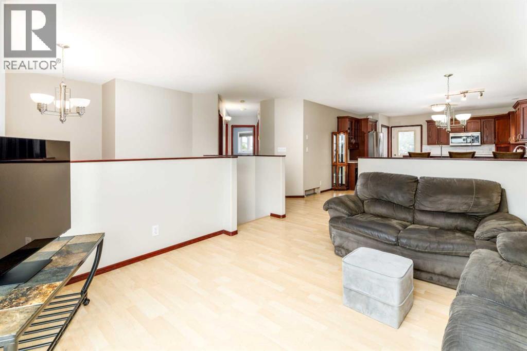 110 Newton Drive, Penhold, Alberta  T0M 1R0 - Photo 3 - A2337591