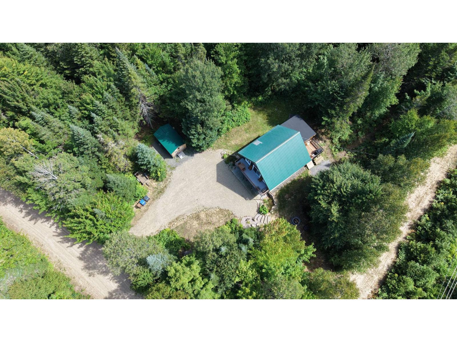 21 Ch. du Sous-Bois Saint-Donat Quebec Canada J0T2C0 3