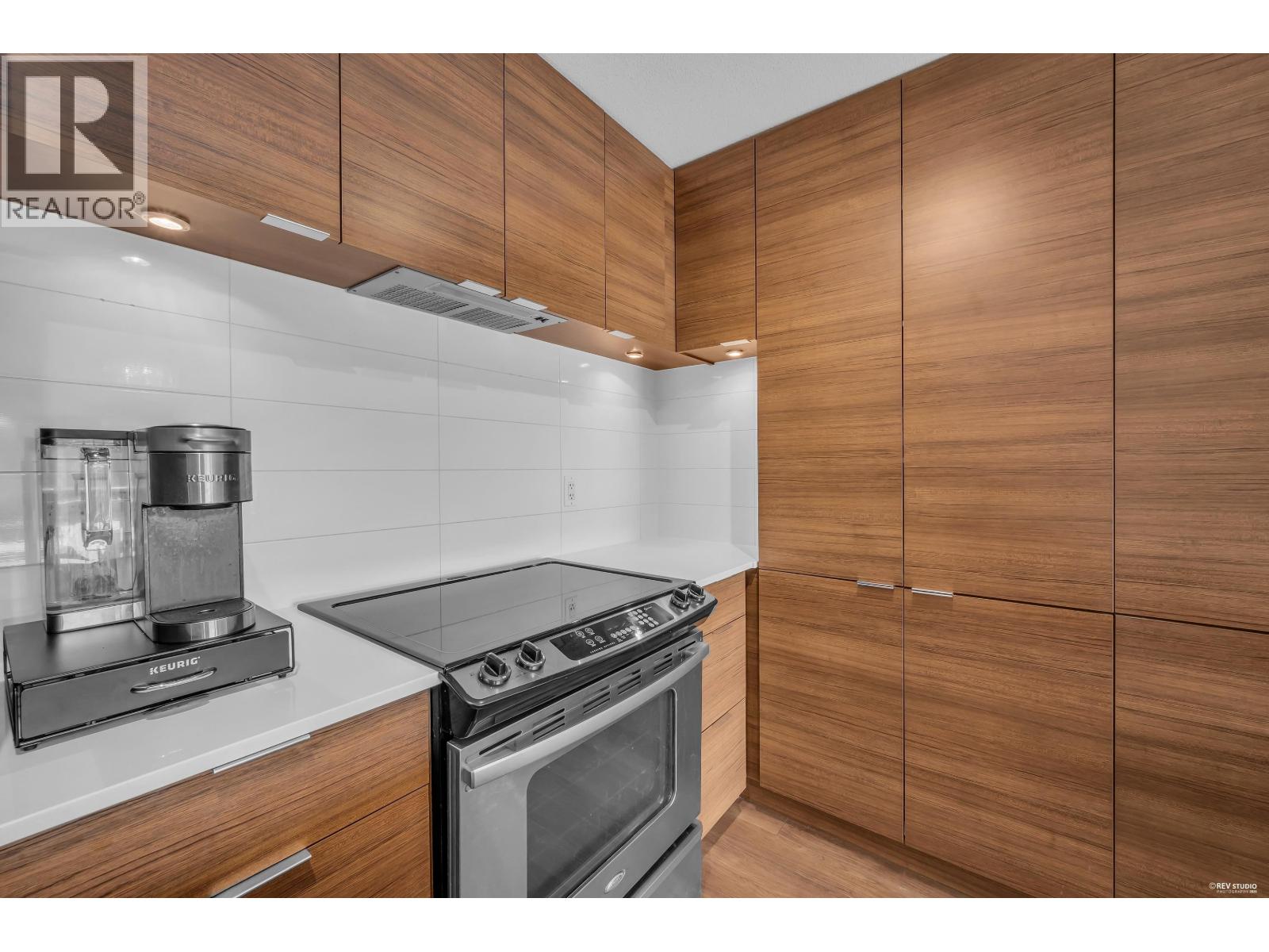 401 1677 Lloyd Avenue, North Vancouver, British Columbia  V7P 0B1 - Photo 8 - R3157041