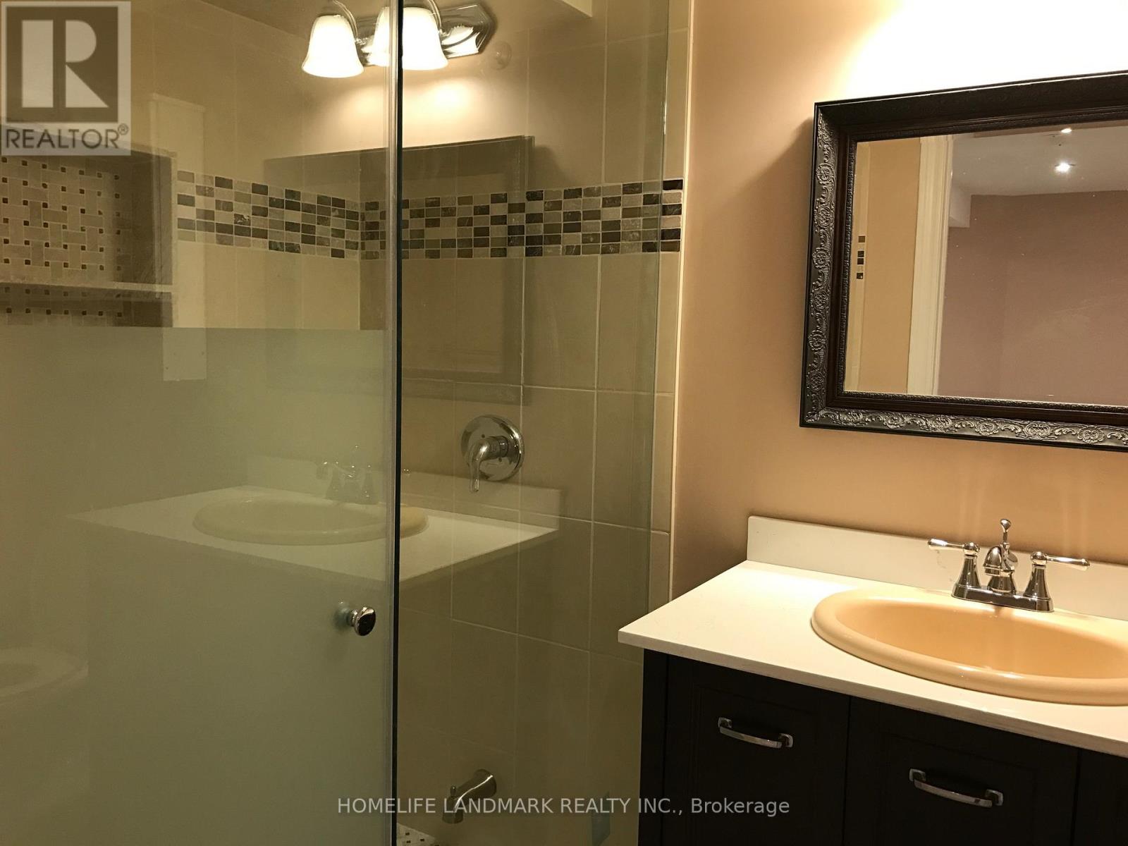 2535 Symington Court, Mississauga, Ontario  L5N 4L4 - Photo 12 - W13689852