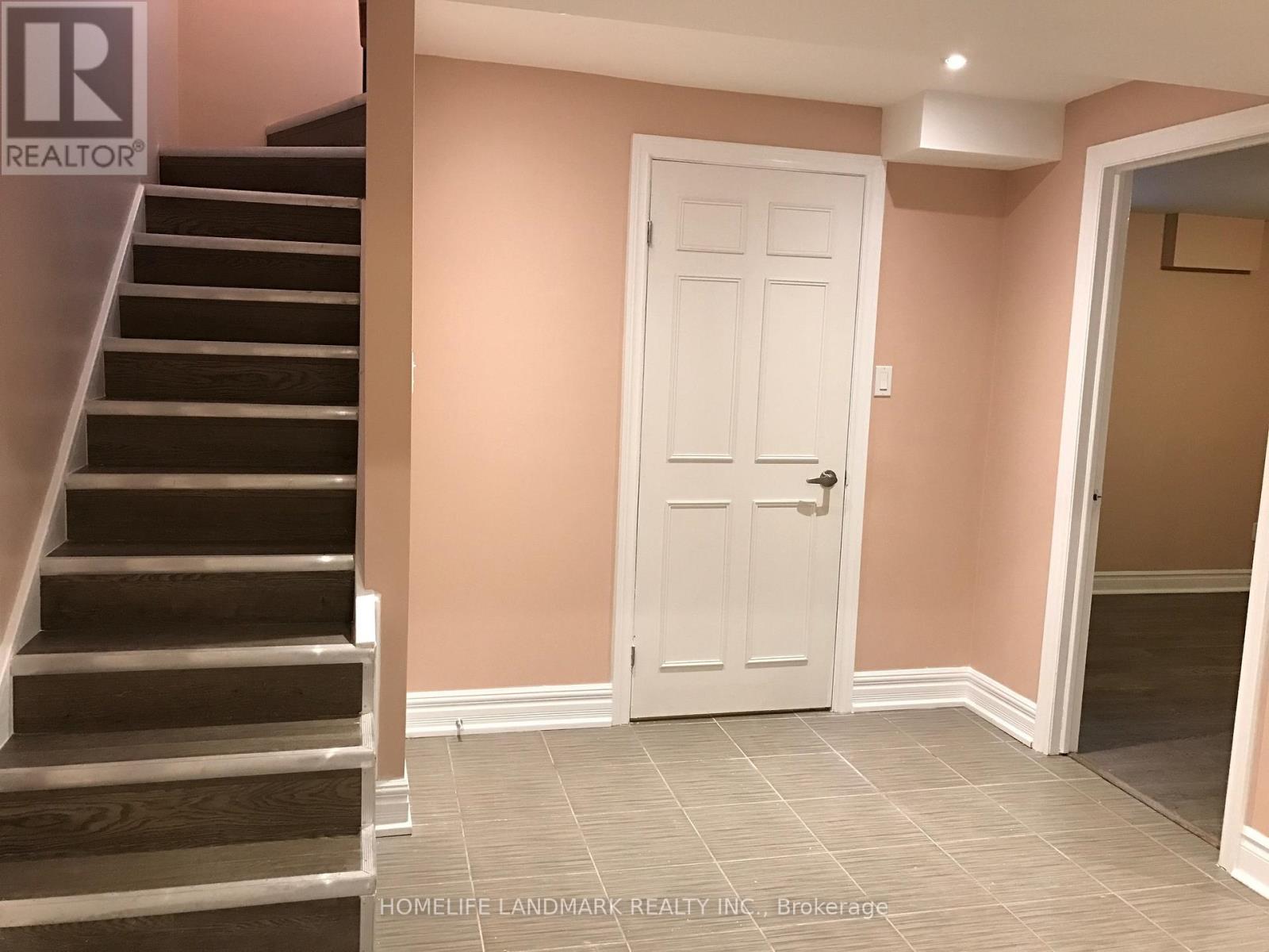2535 Symington Court, Mississauga, Ontario  L5N 4L4 - Photo 4 - W13689852