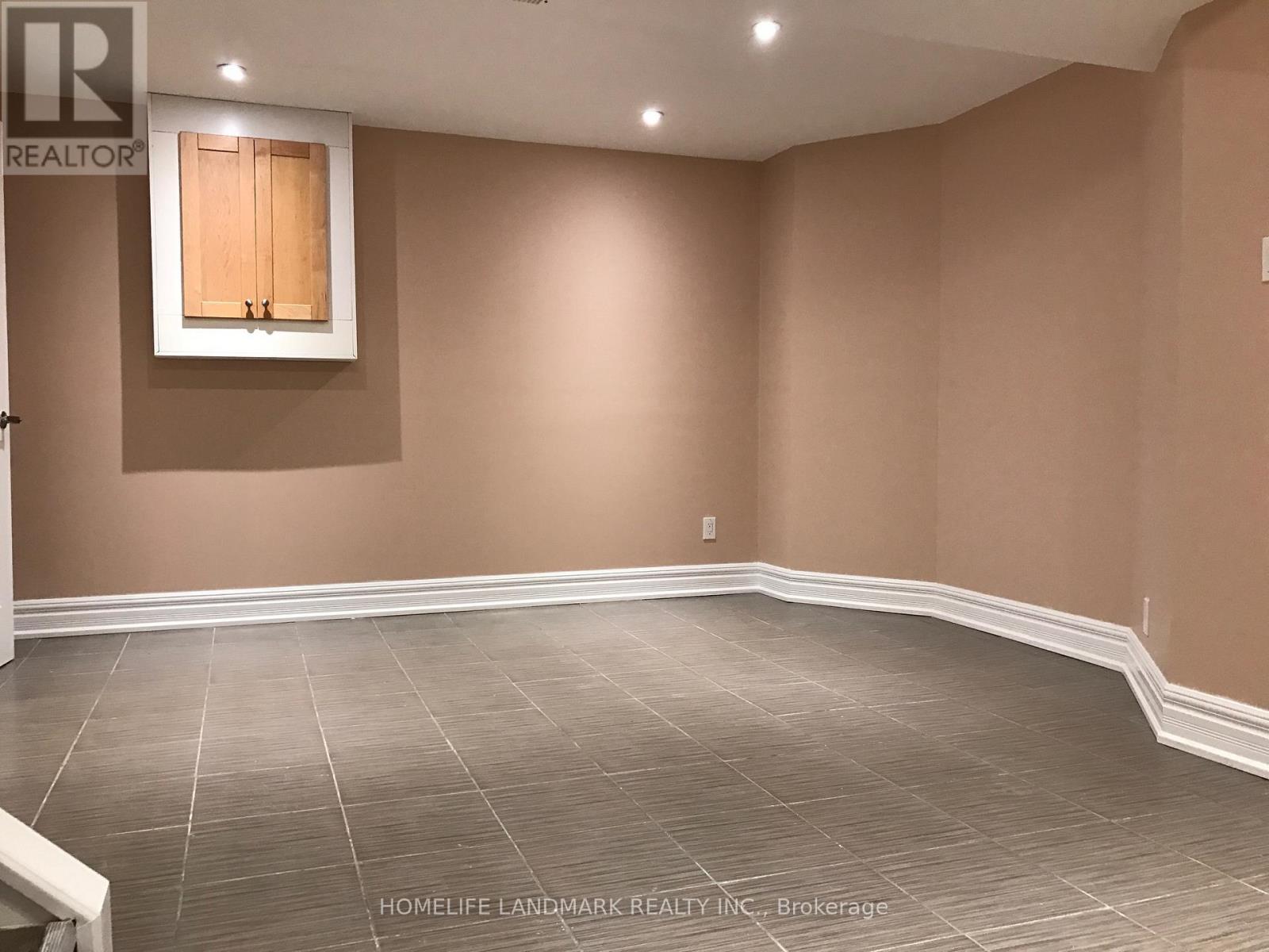 2535 Symington Court, Mississauga, Ontario  L5N 4L4 - Photo 5 - W13689852