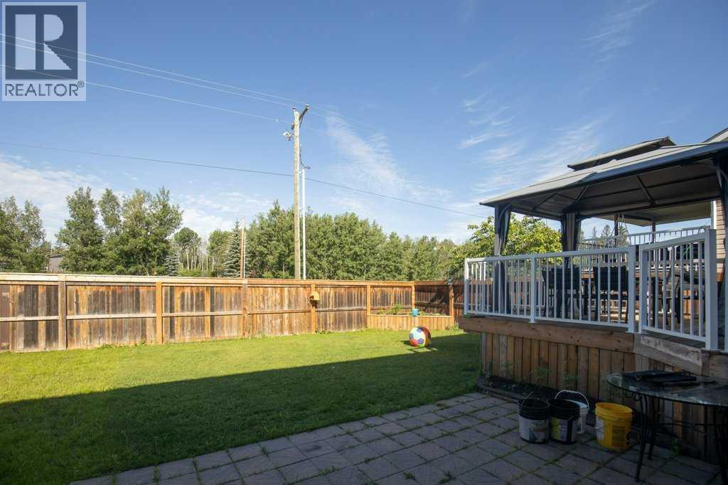 45 Firdale Court, Sylvan Lake, Alberta  T4S 2M2 - Photo 9 - A2325132