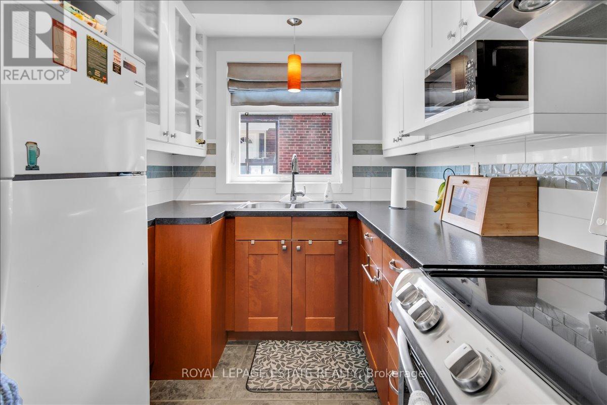 4037 Bloor Street W, Toronto, Ontario M9B 1M4 - Photo 8 - W13582812