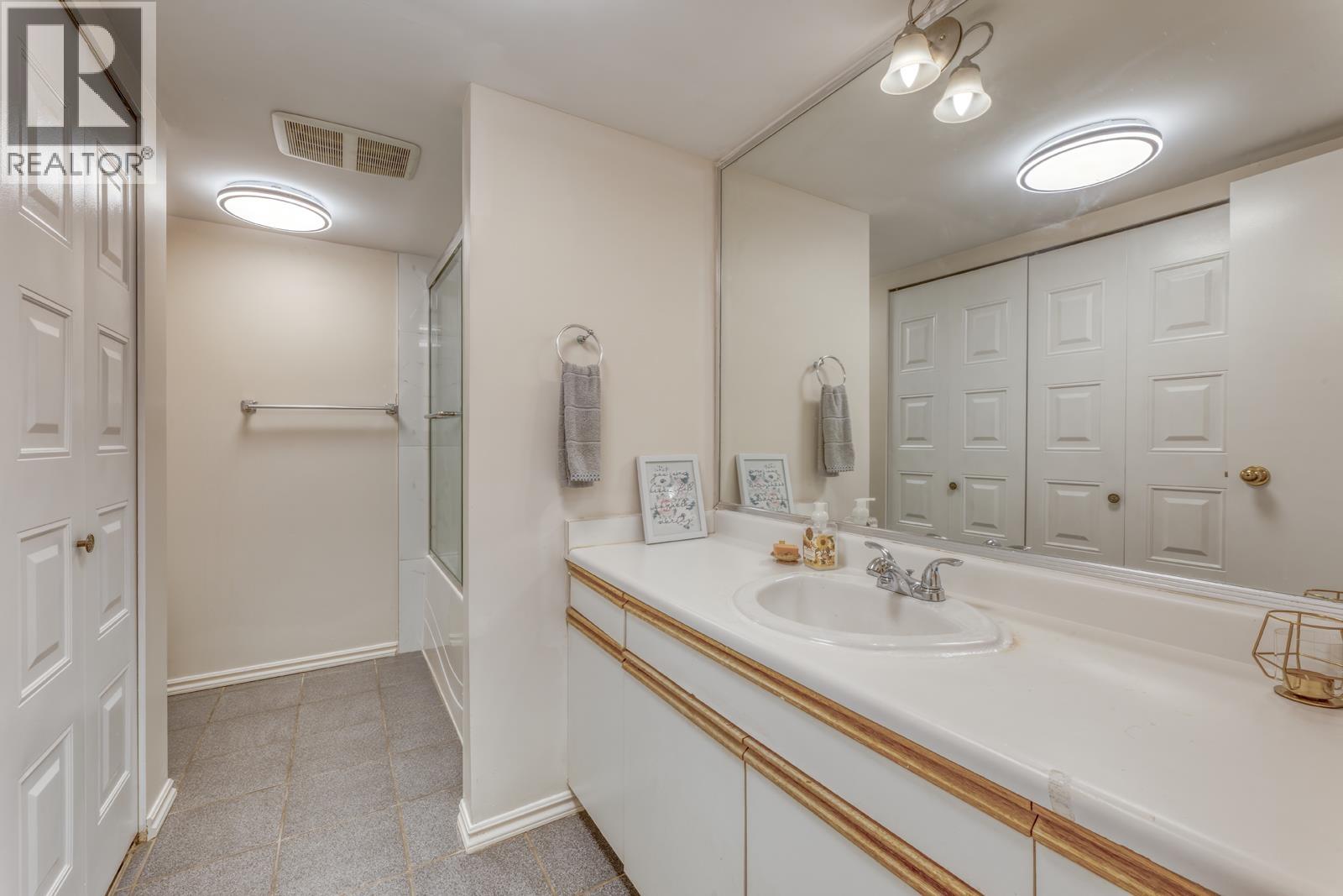 T4907 3980 Carrigan Court, Burnaby, British Columbia  V3N 4S6 - Photo 13 - R3157018