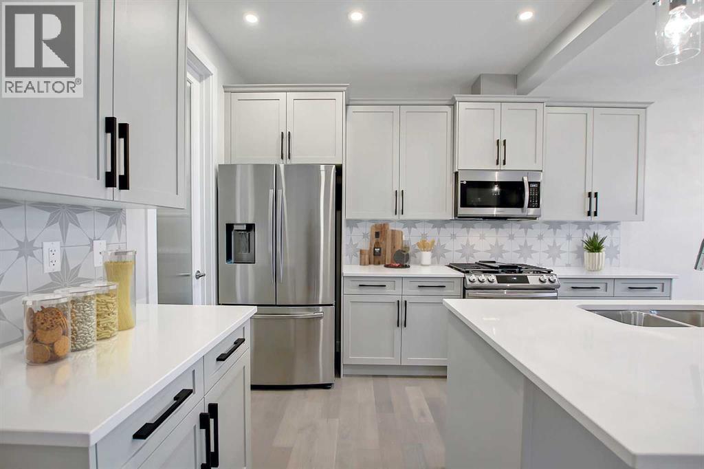 12 Topaz Place, Cochrane, Alberta  T4C 3K2 - Photo 4 - A2337778
