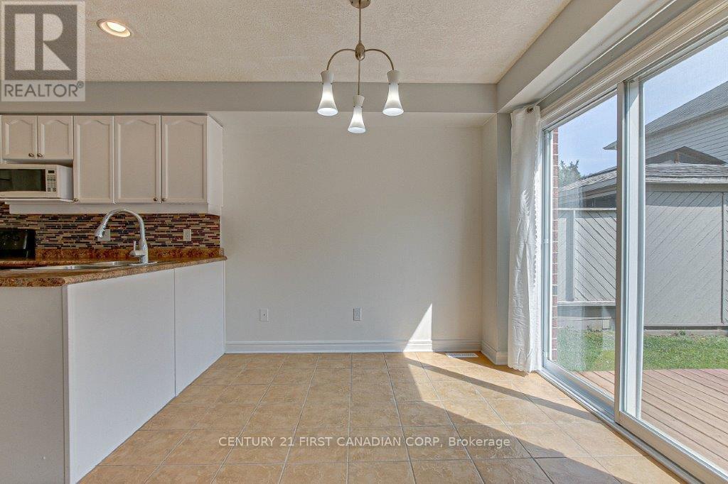 706 Hedgerow Place, London North, Ontario  N5X 4L6 - Photo 5 - X13689910