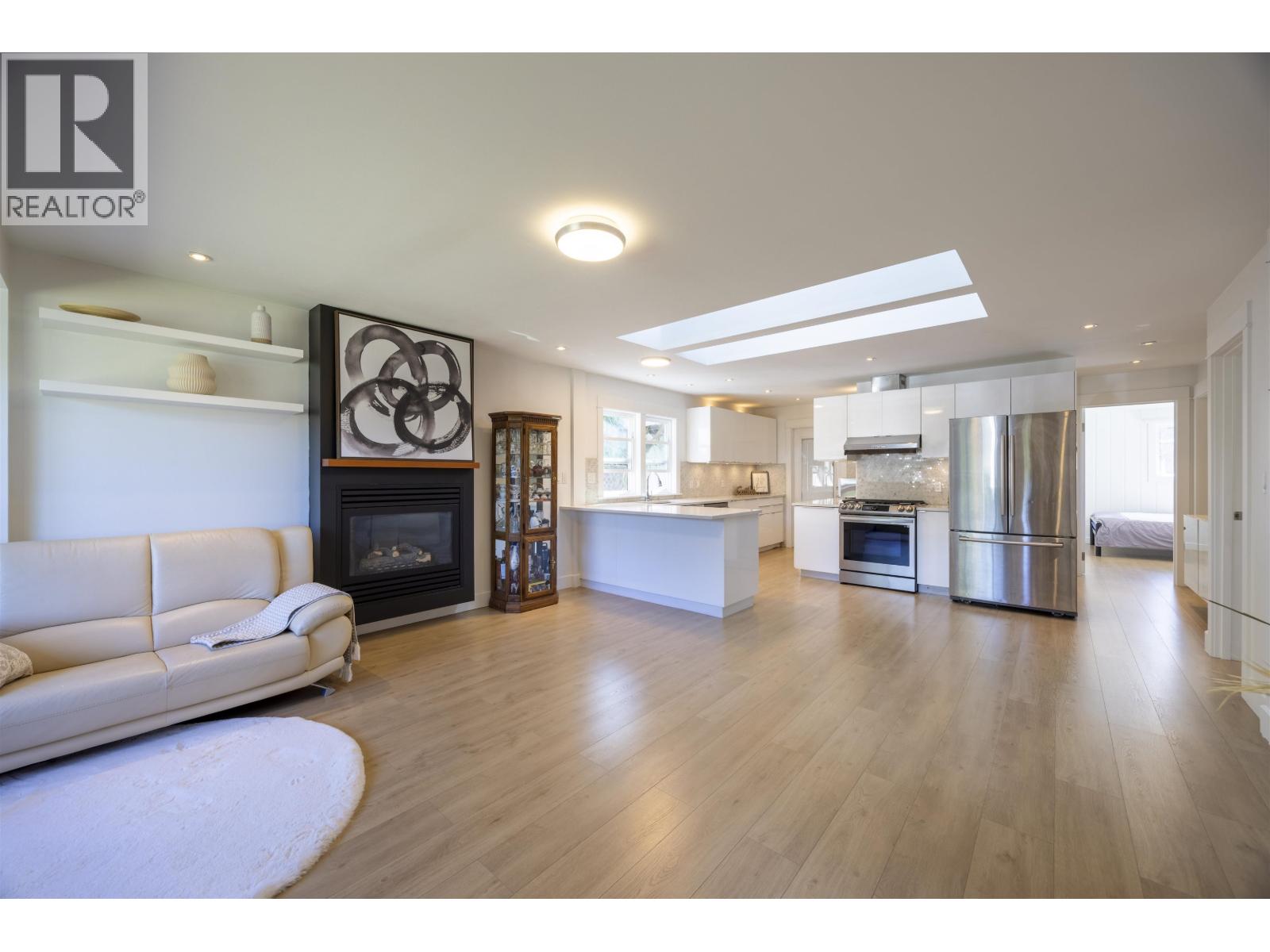 931 Sperling Avenue, Burnaby, British Columbia  V5B 4H7 - Photo 4 - R3157087