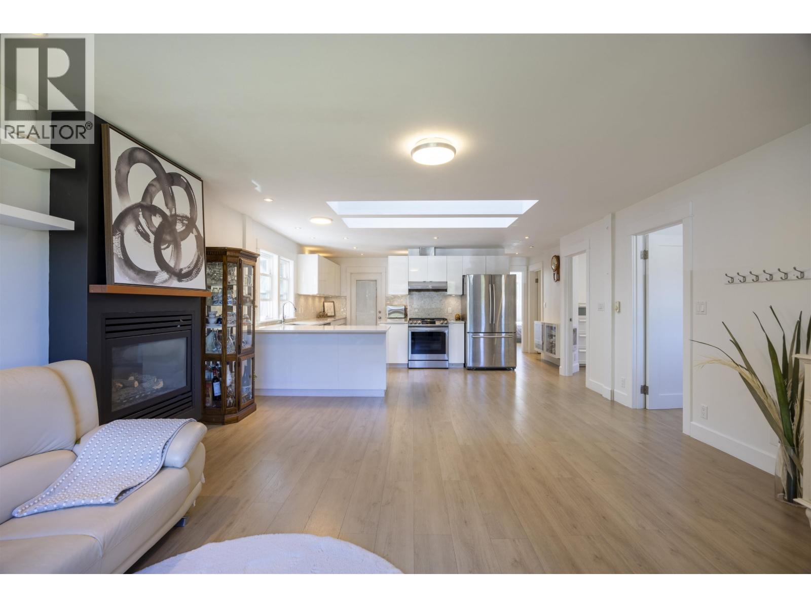 931 Sperling Avenue, Burnaby, British Columbia  V5B 4H7 - Photo 5 - R3157087