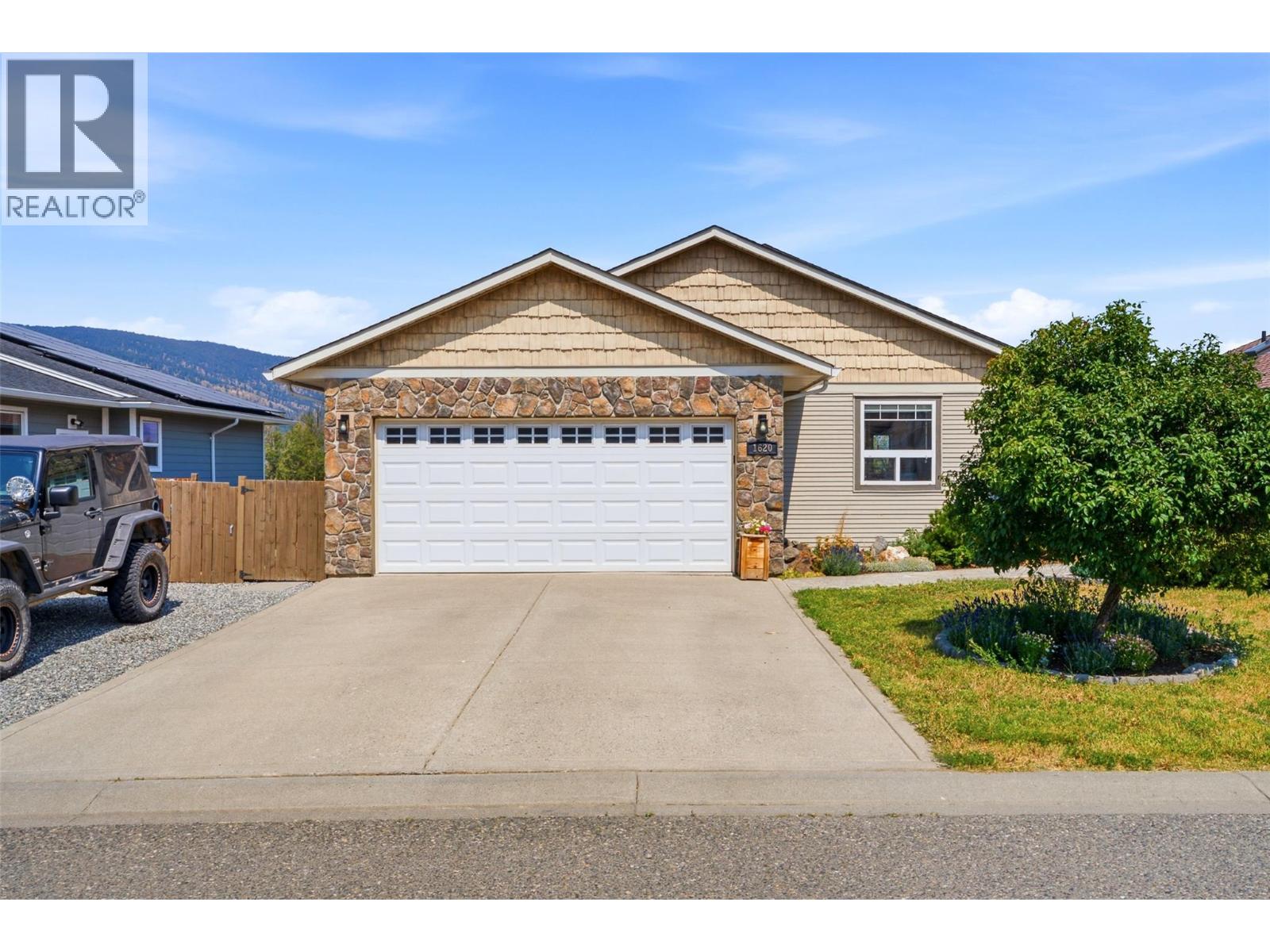 1620 Fir Road, Merritt, British Columbia  V1K 0A3 - Photo 2 - 10395864